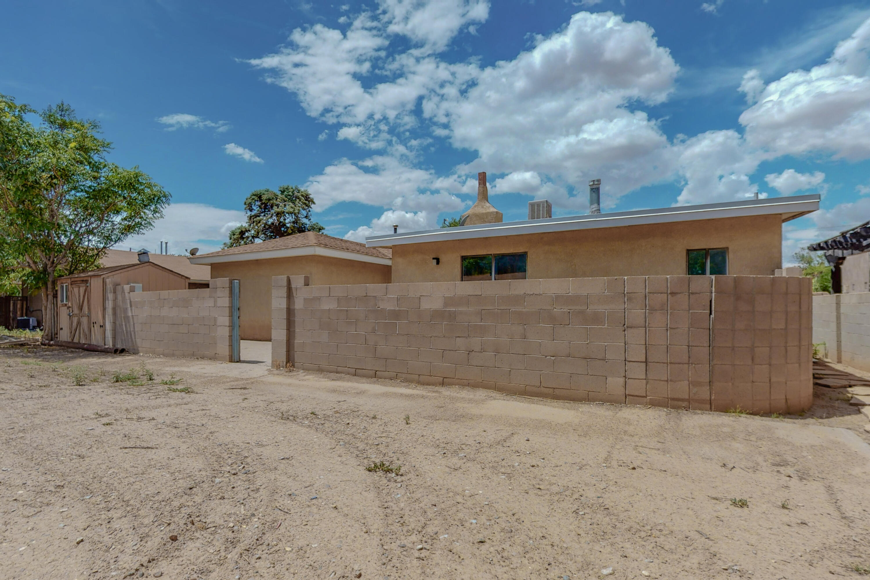 236 SANDOVAL Road SW