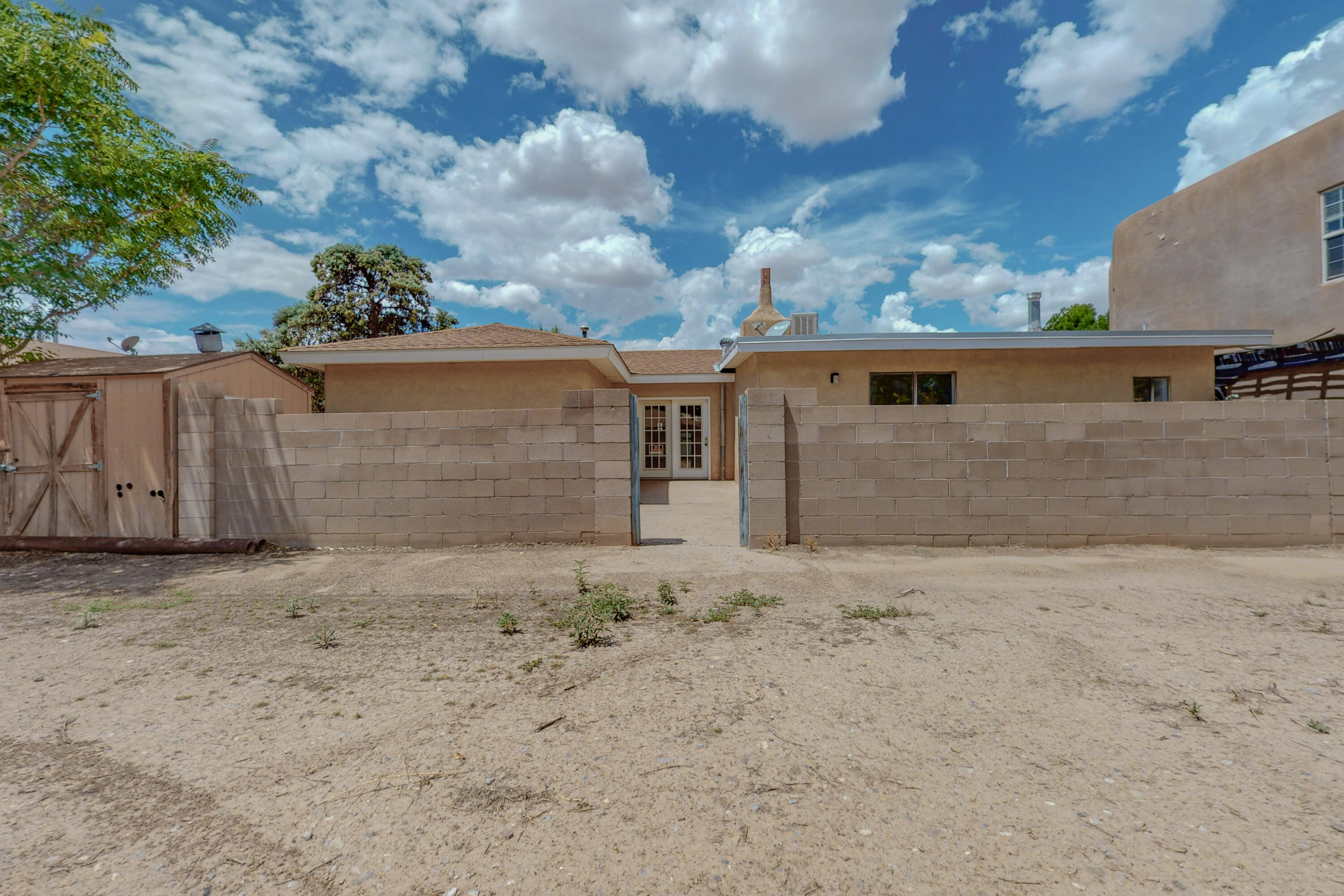 236 SANDOVAL Road SW
