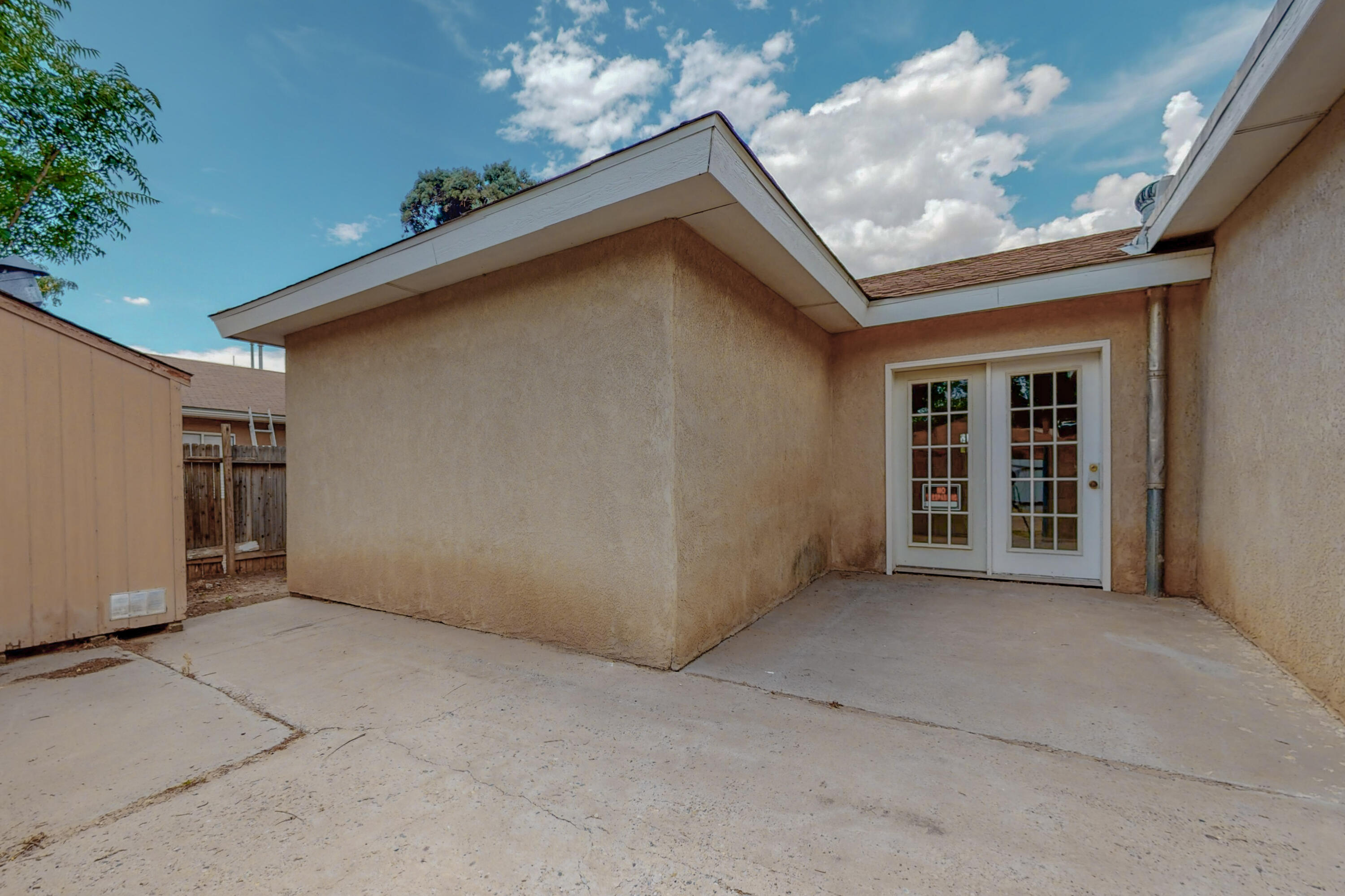 236 SANDOVAL Road SW