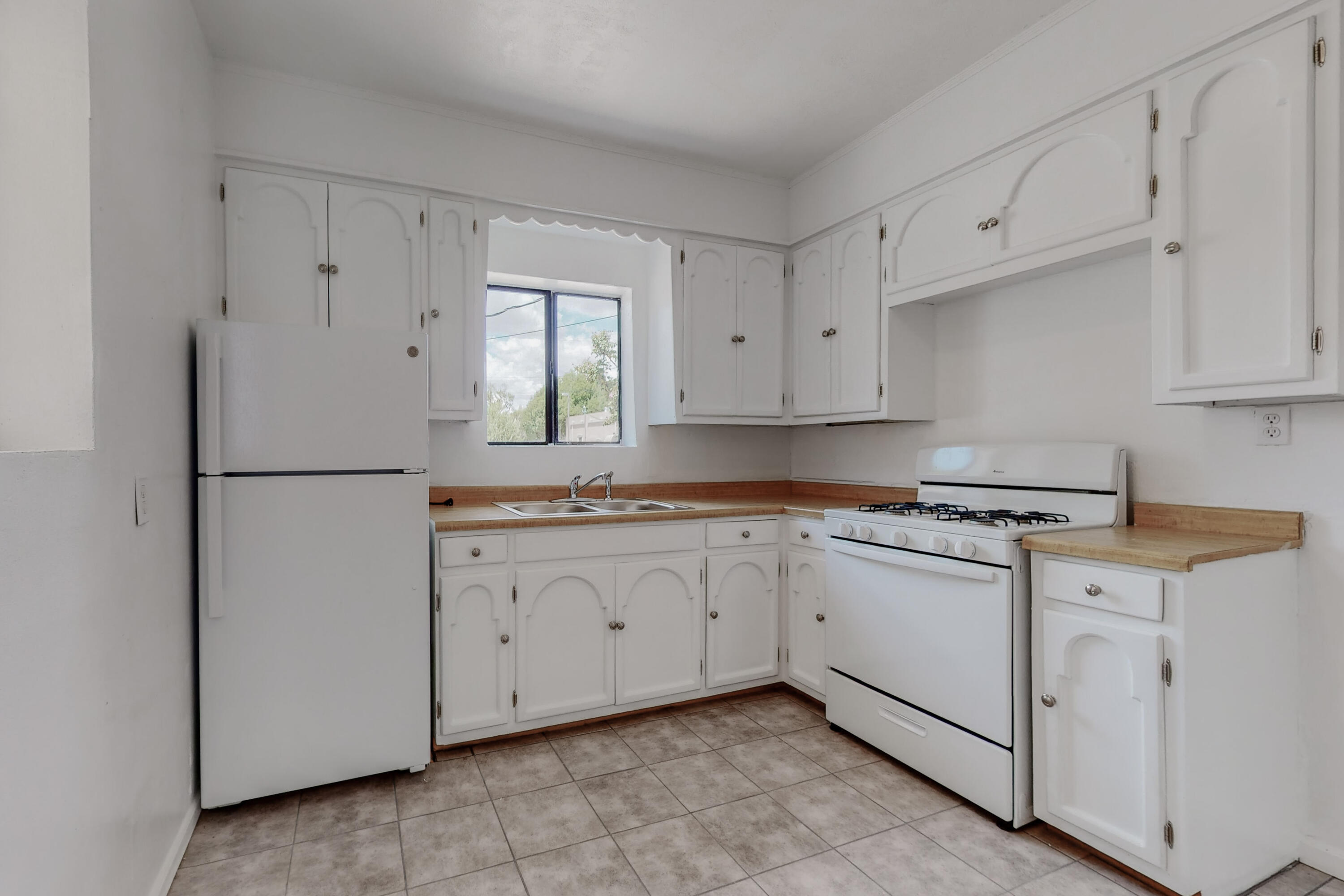 236 SANDOVAL Road SW
