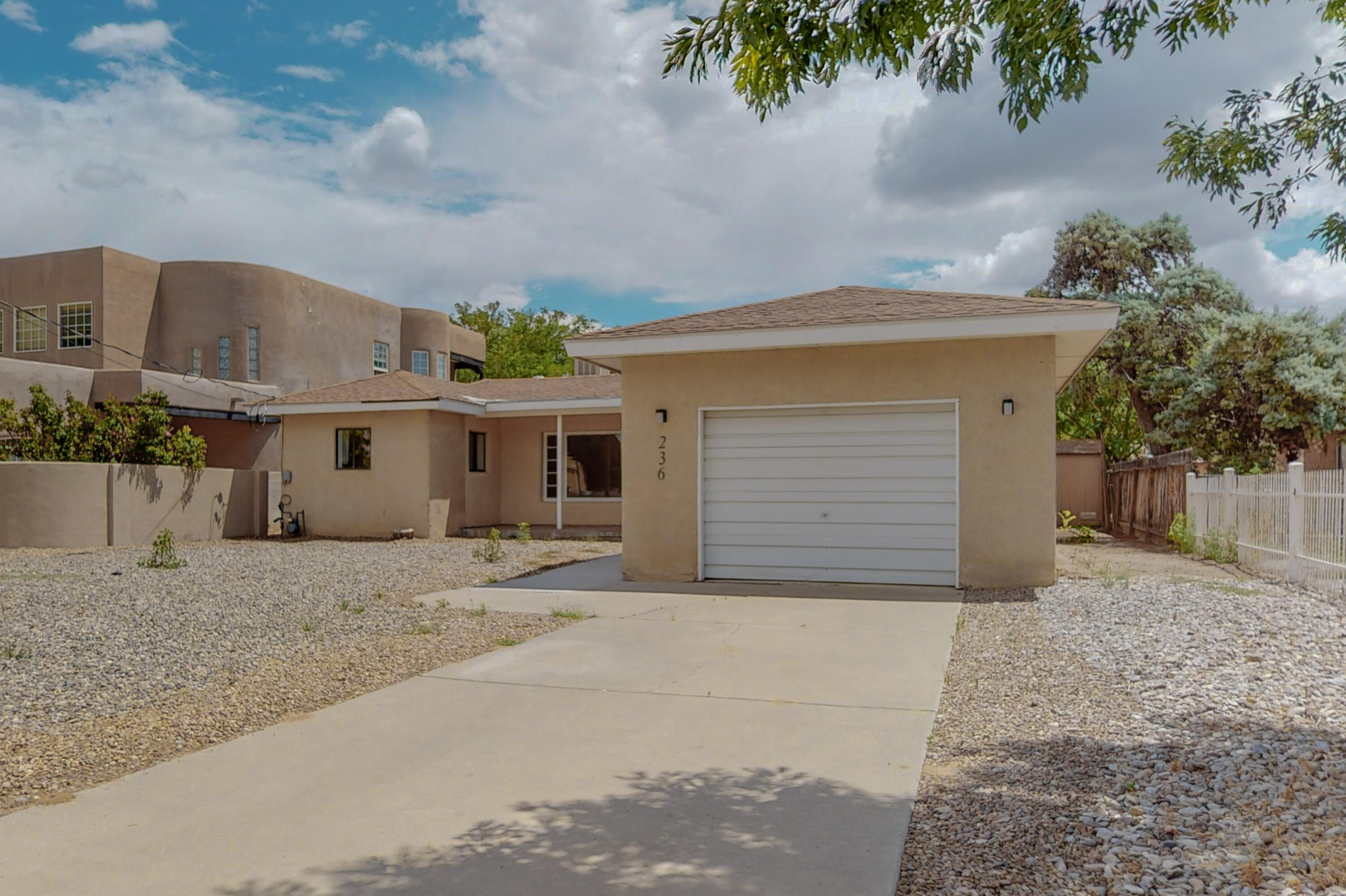 236 SANDOVAL Road SW