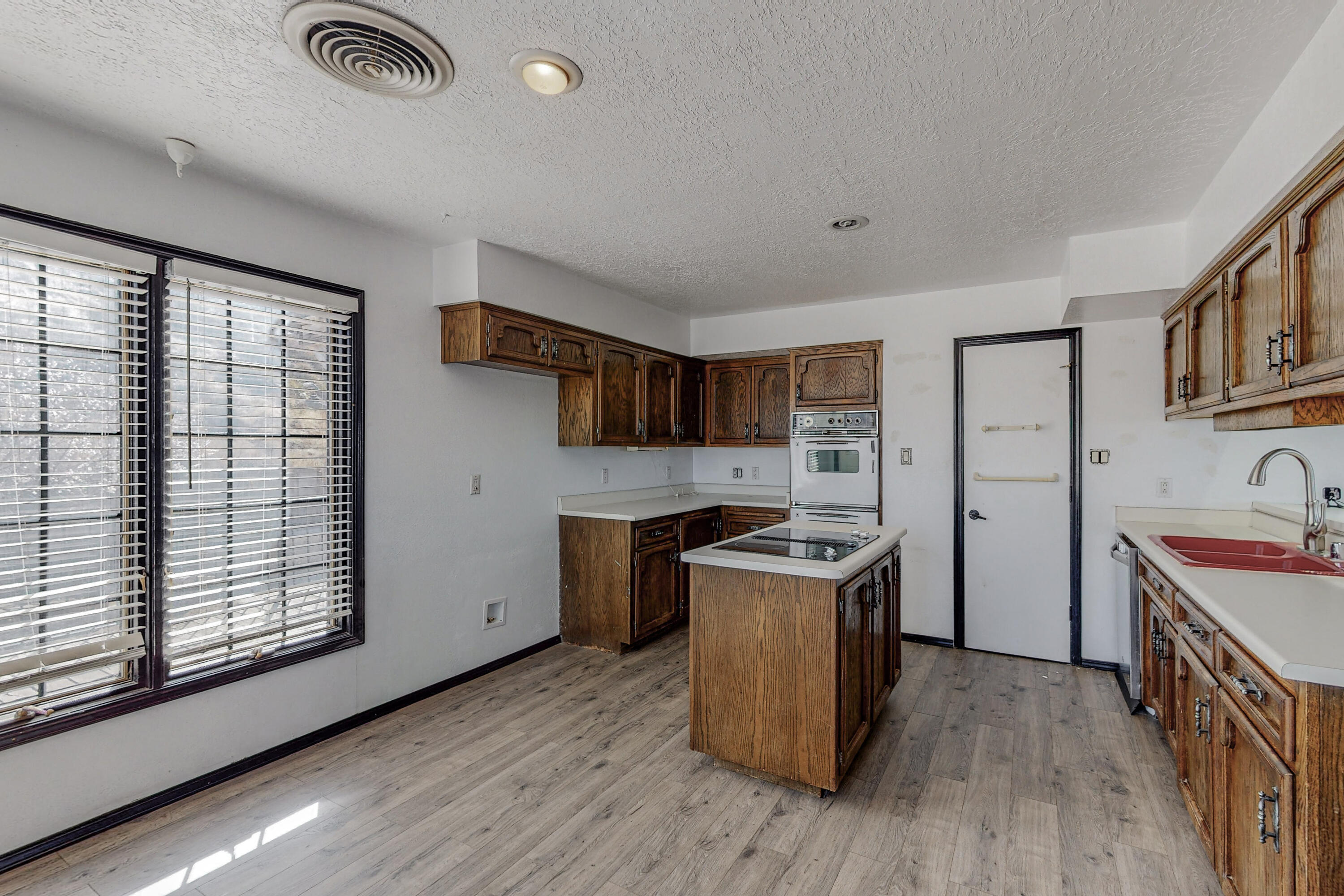 3500 CAMINO DE LA SIERRA NE