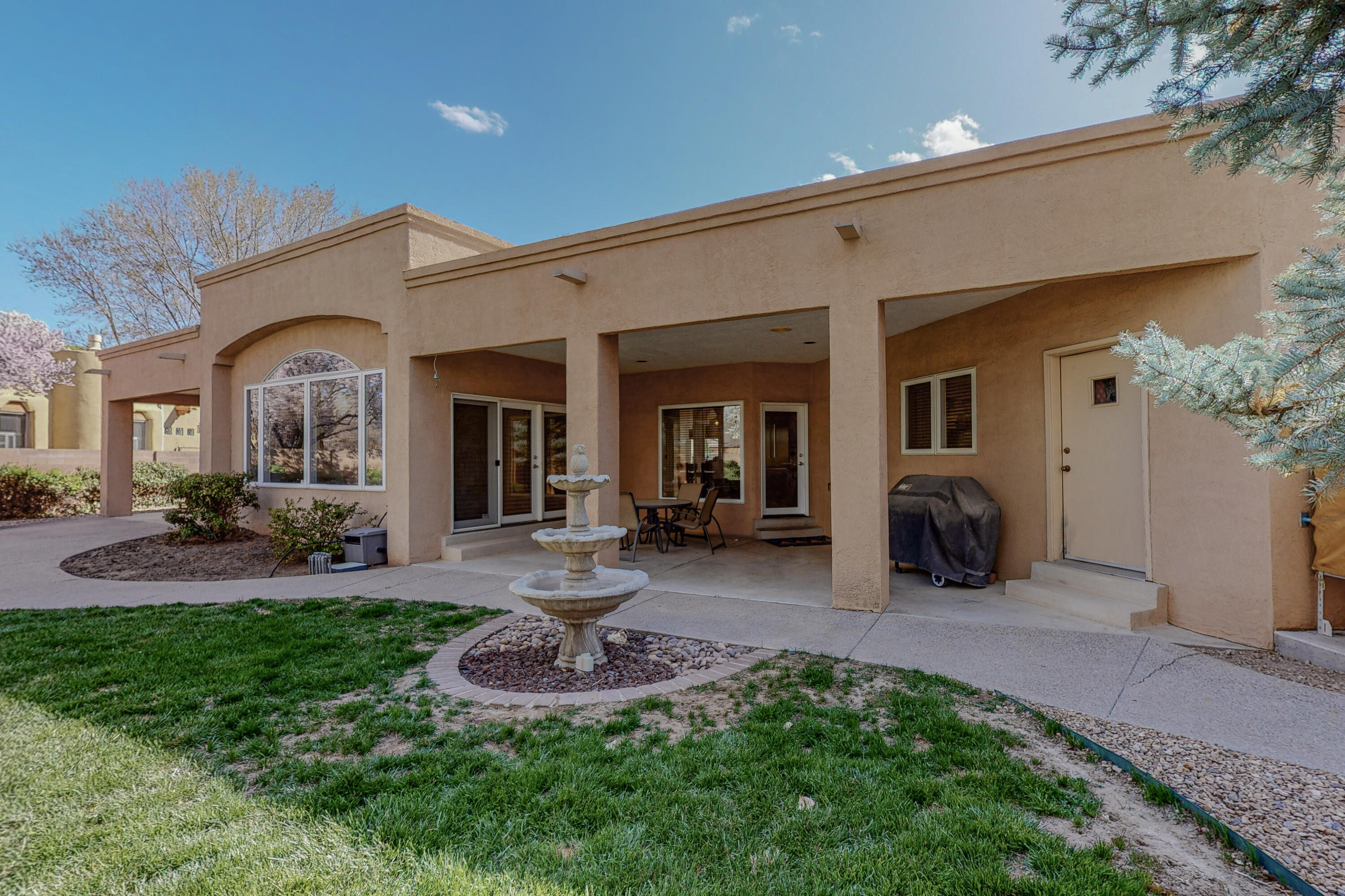 1647 TIERRA DEL RIO NW