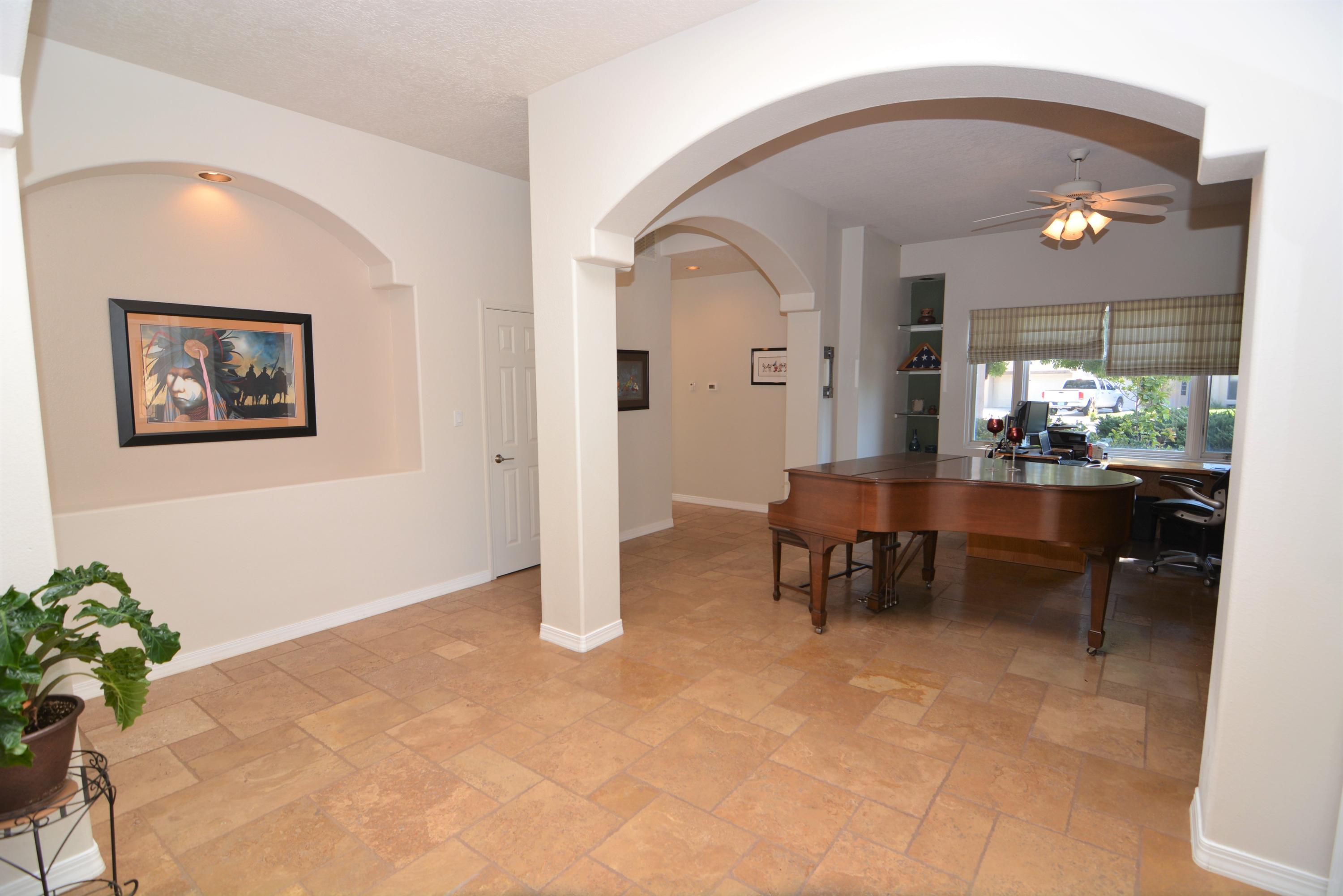 1647 TIERRA DEL RIO NW