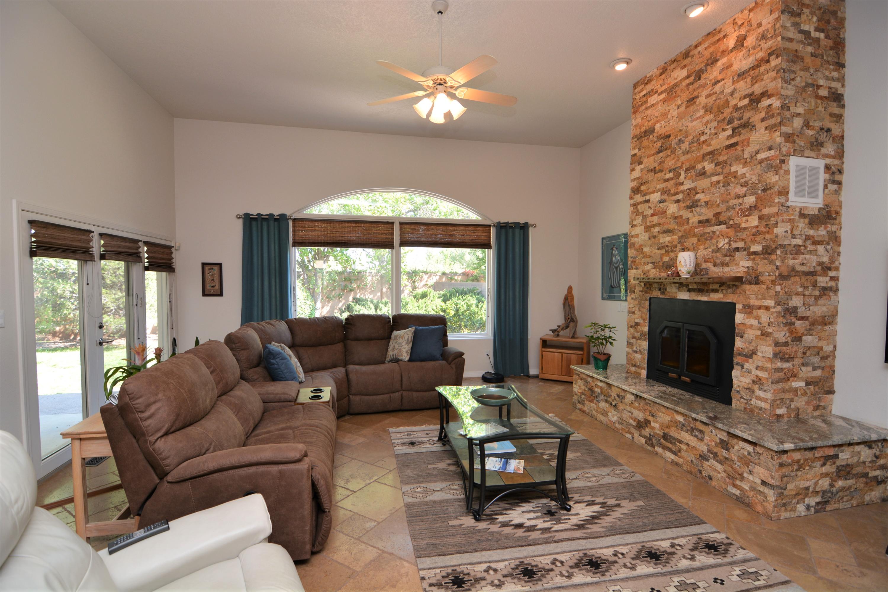 1647 TIERRA DEL RIO NW