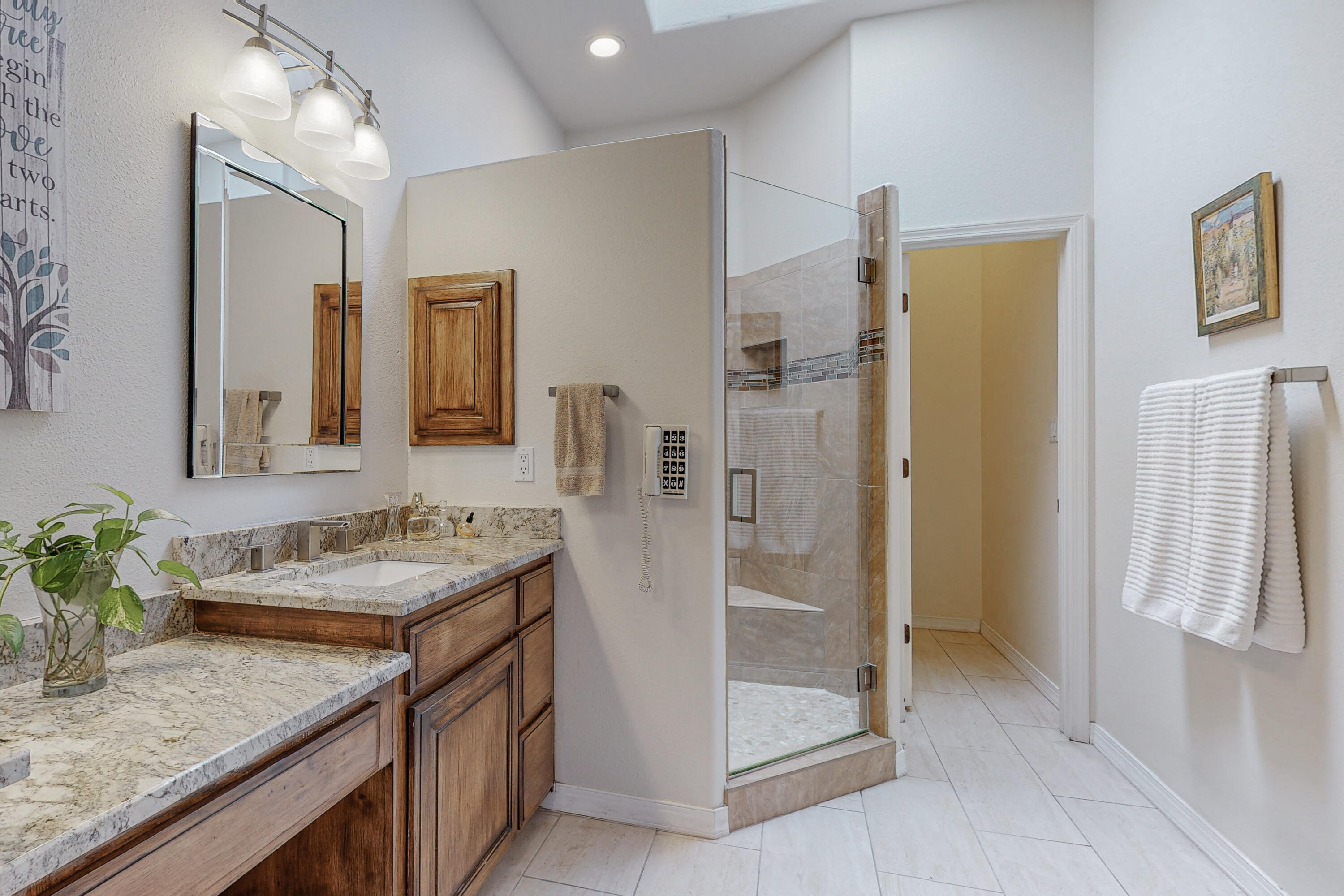 1647 TIERRA DEL RIO NW
