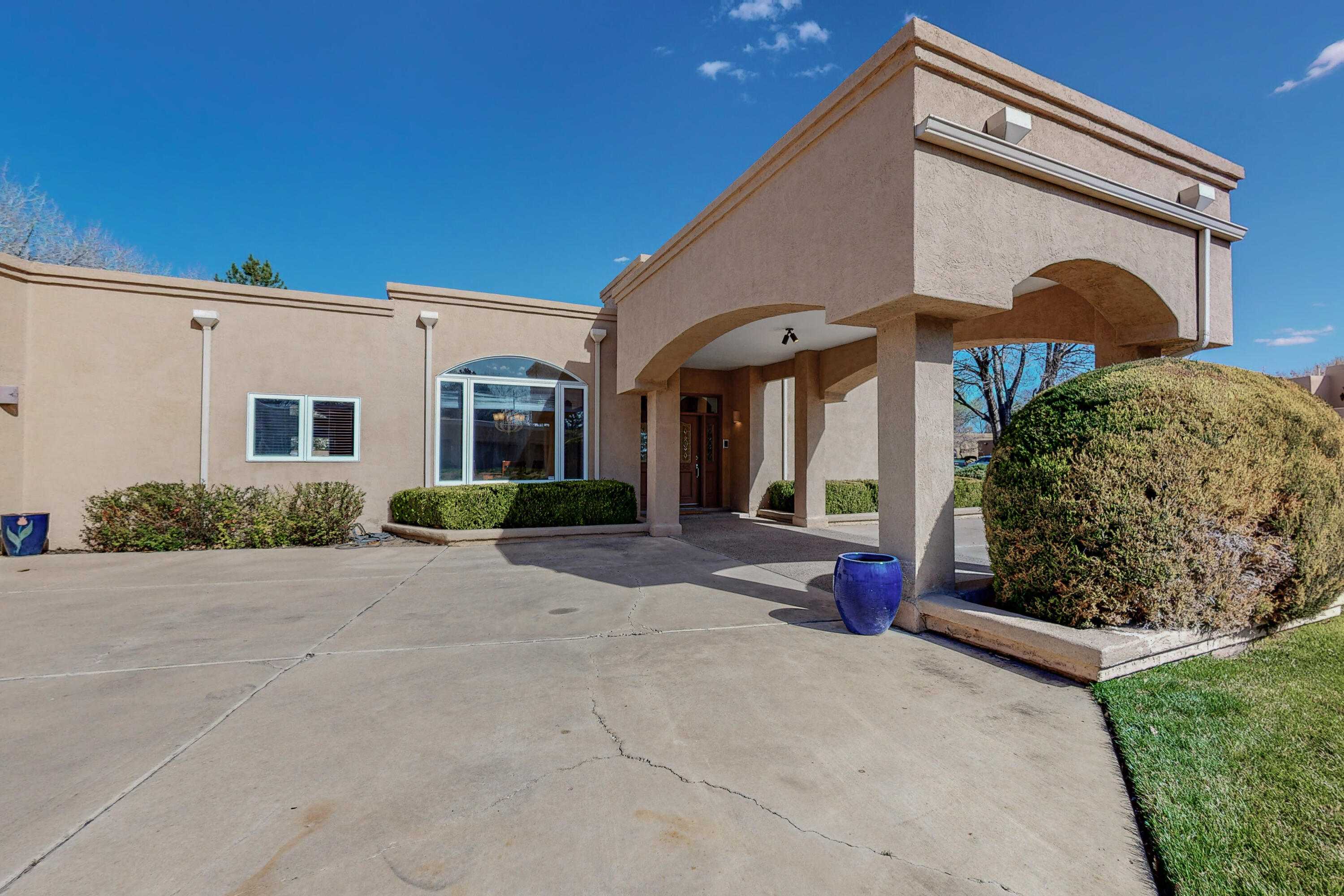 1647 TIERRA DEL RIO NW