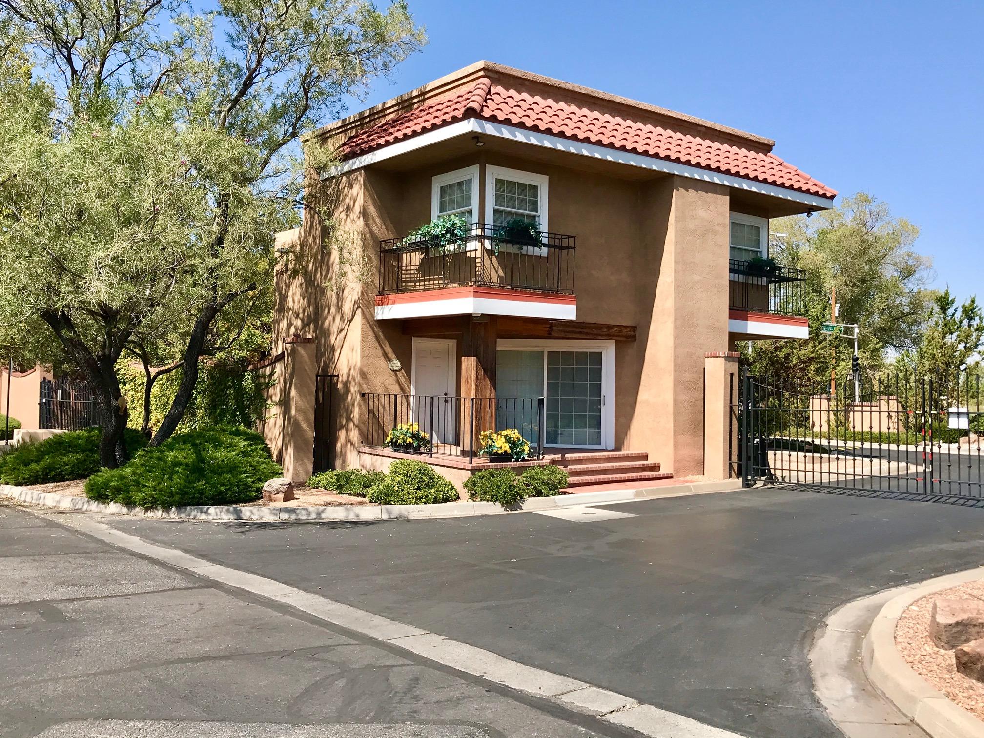 1647 TIERRA DEL RIO NW