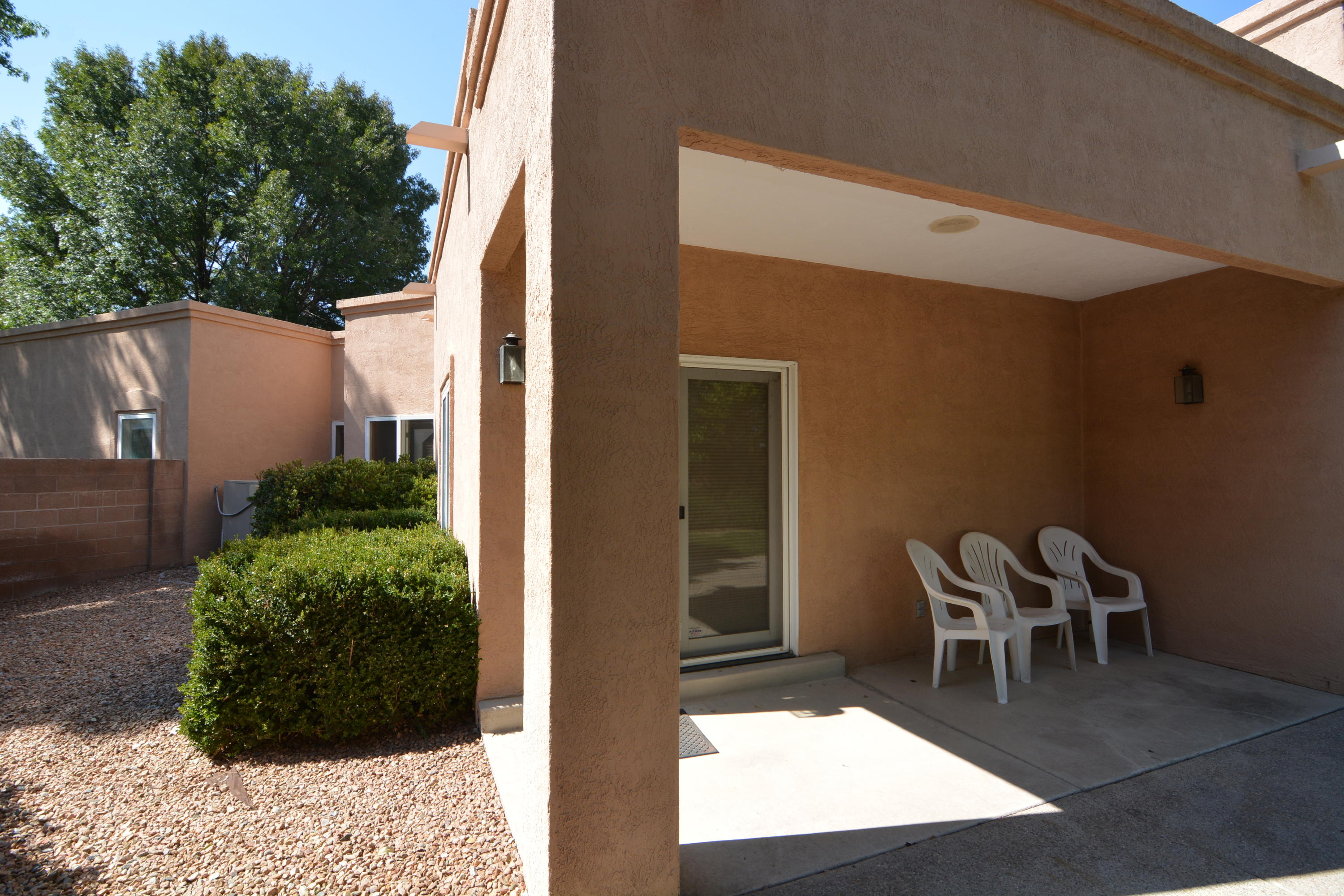 1647 TIERRA DEL RIO NW
