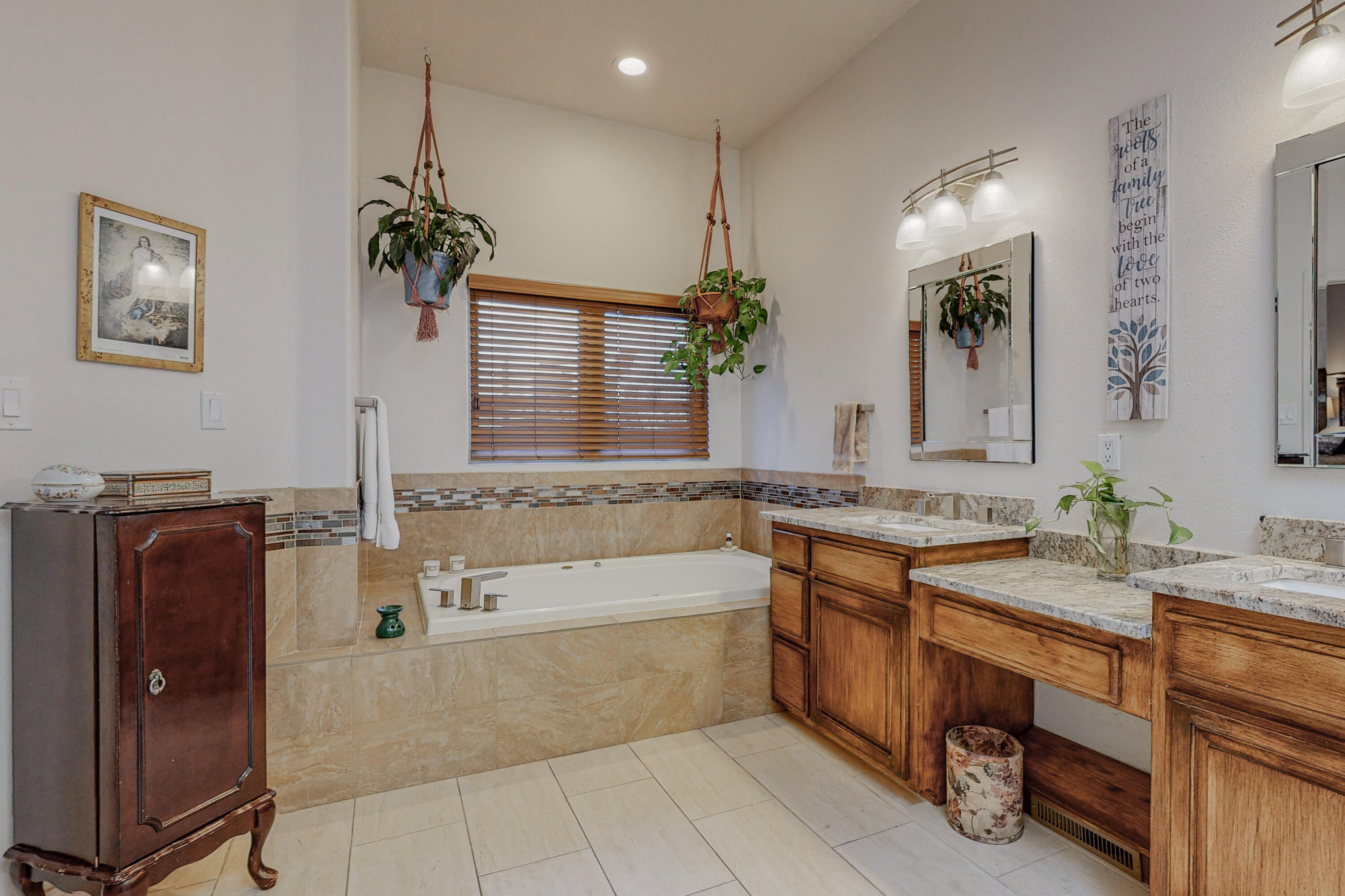 1647 TIERRA DEL RIO NW