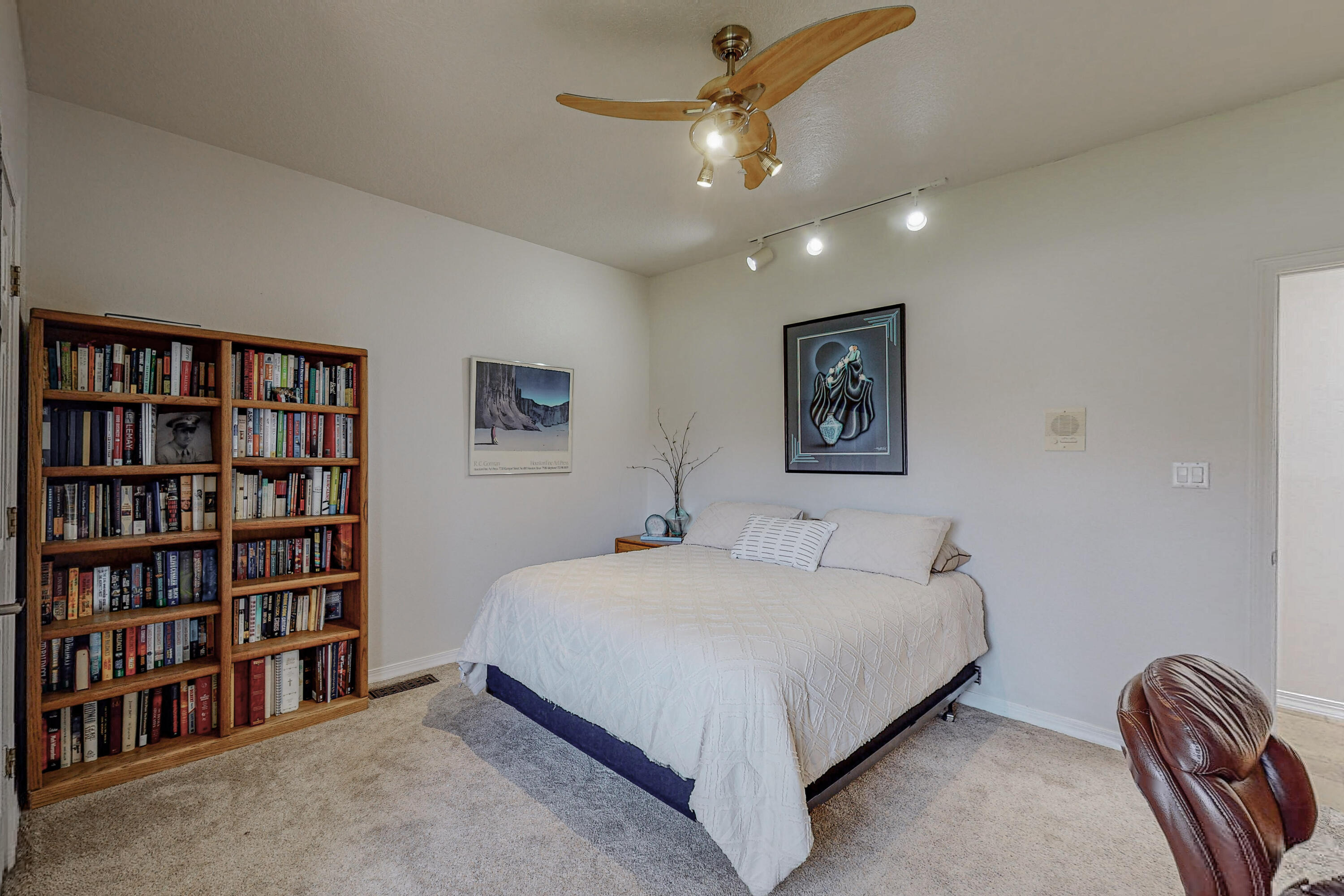 1647 TIERRA DEL RIO NW