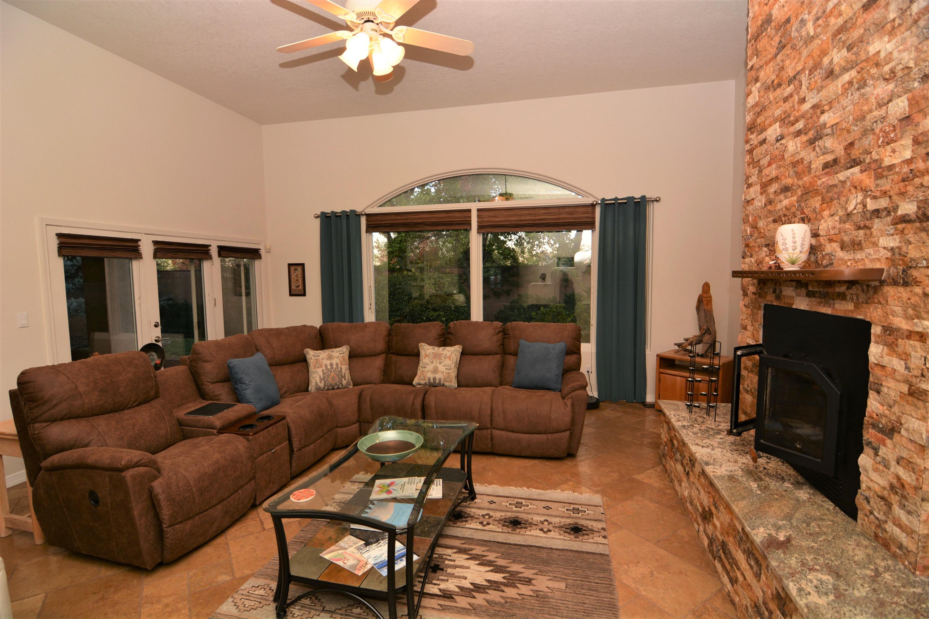 1647 TIERRA DEL RIO NW