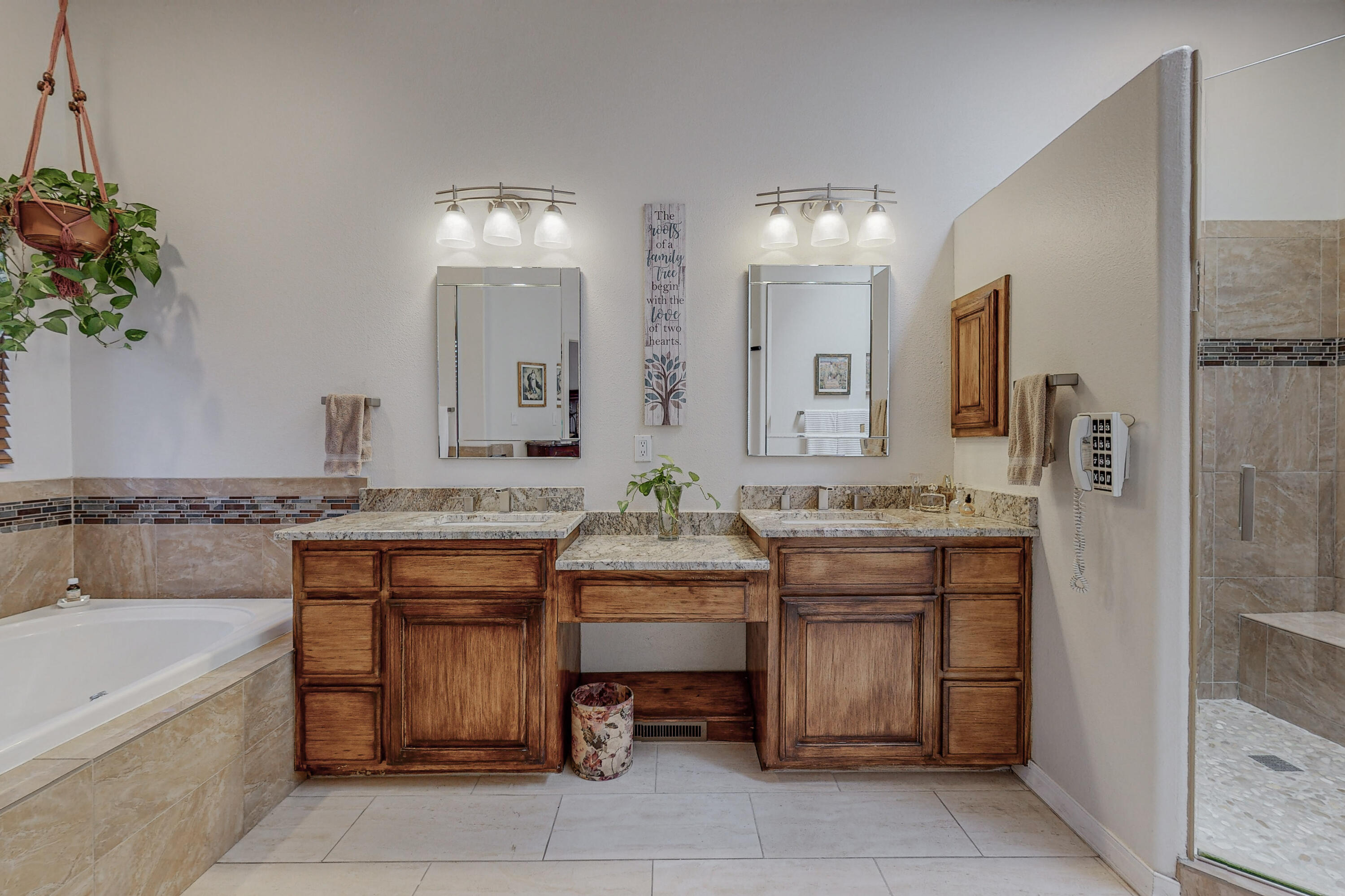1647 TIERRA DEL RIO NW