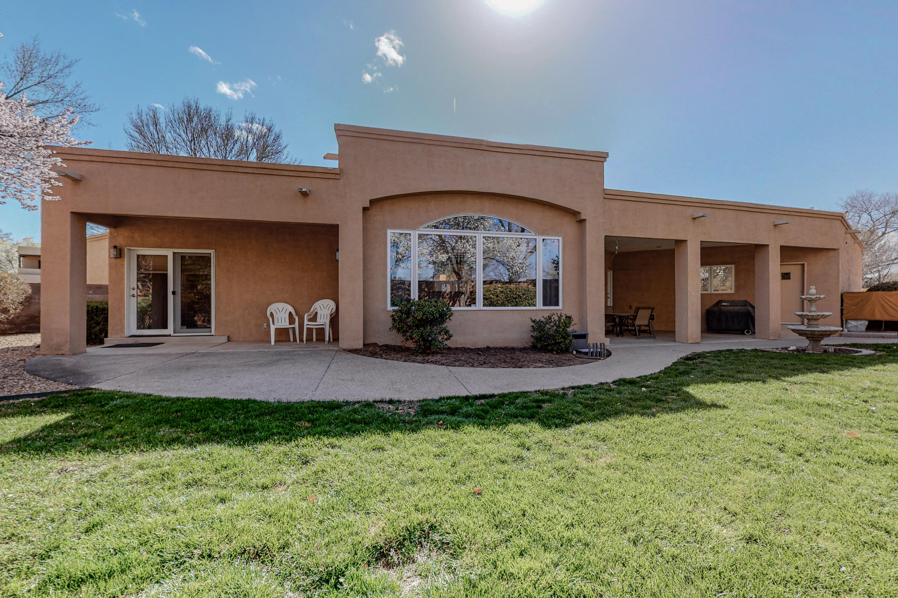 1647 TIERRA DEL RIO NW