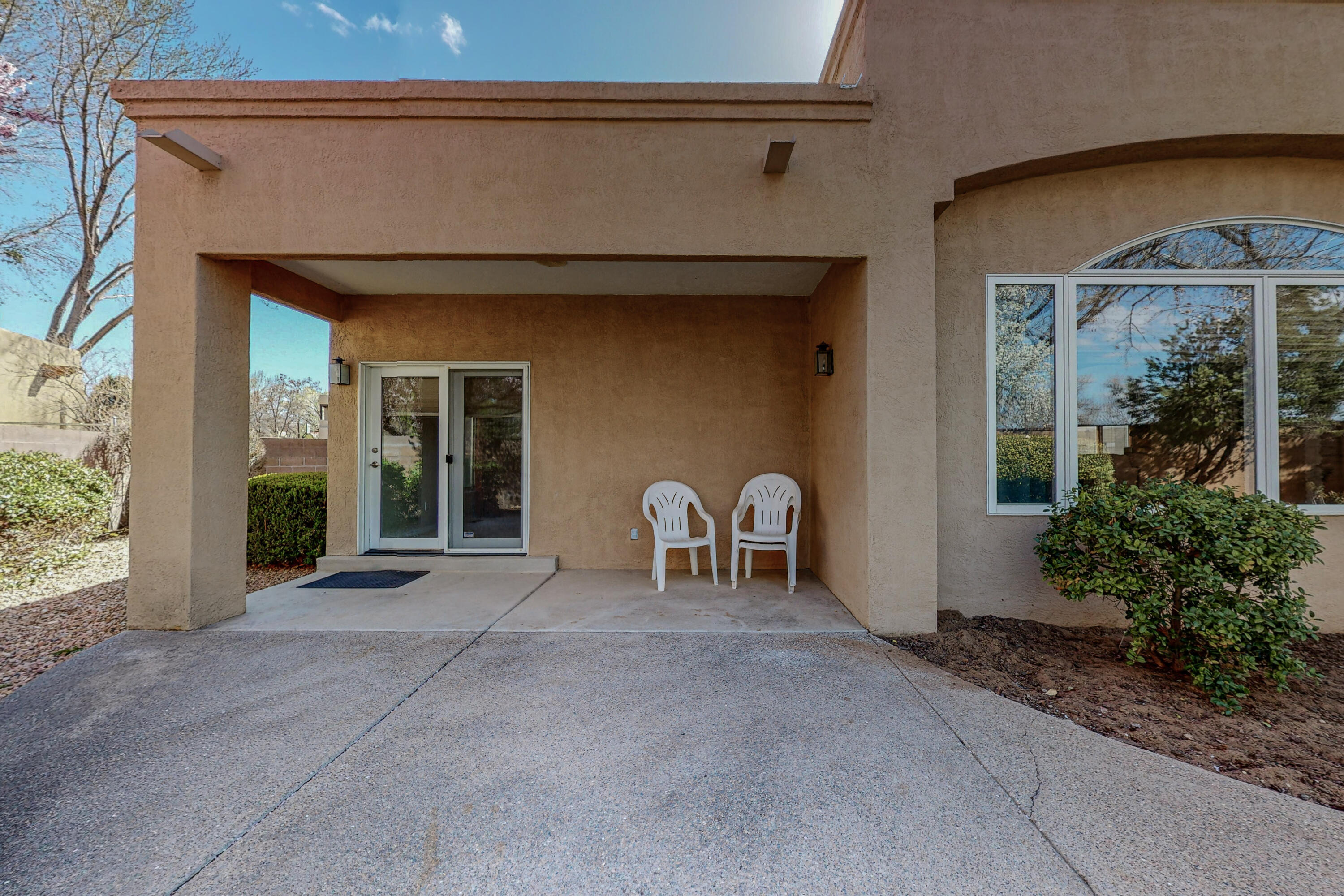 1647 TIERRA DEL RIO NW