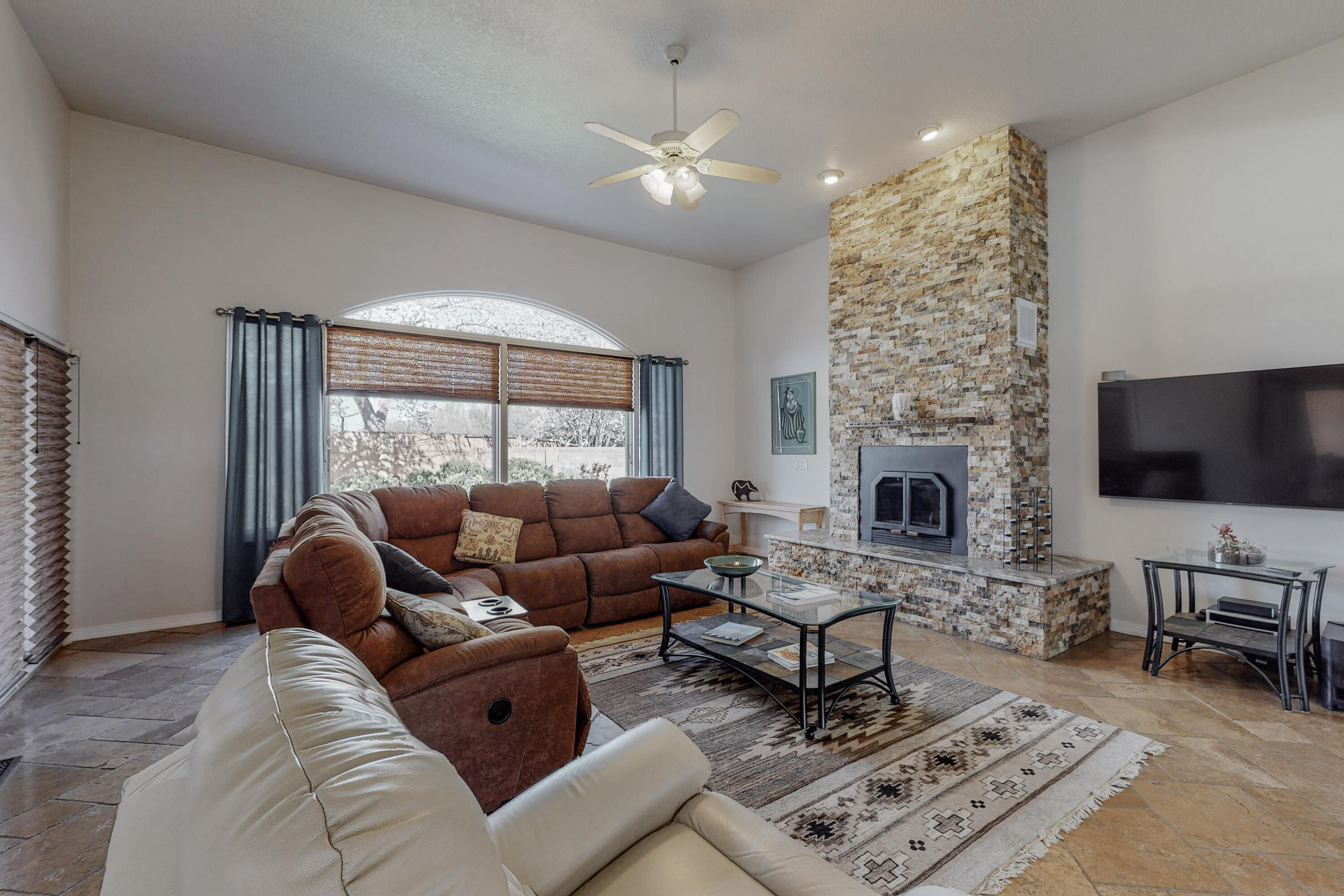 1647 TIERRA DEL RIO NW