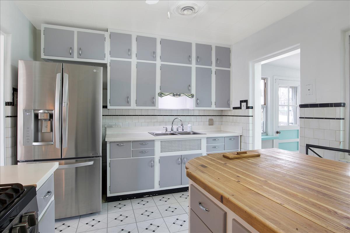 2807 Aliso Drive NE