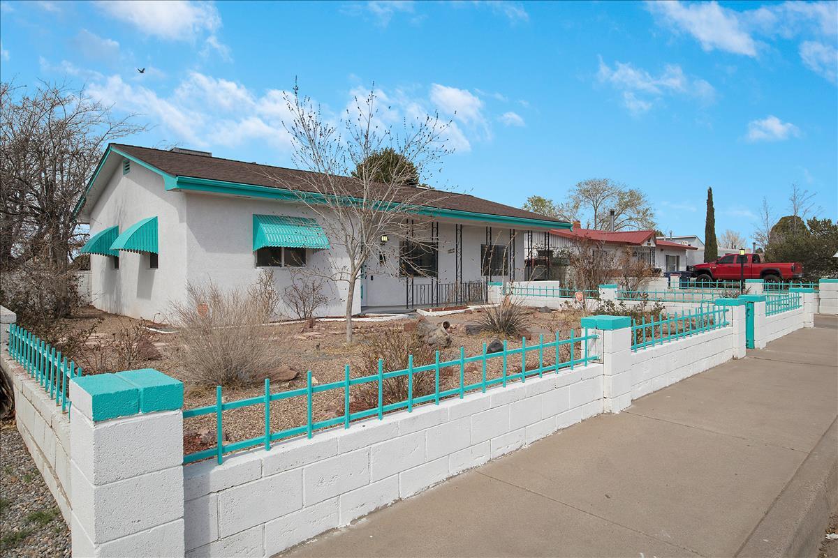 2807 Aliso Drive NE