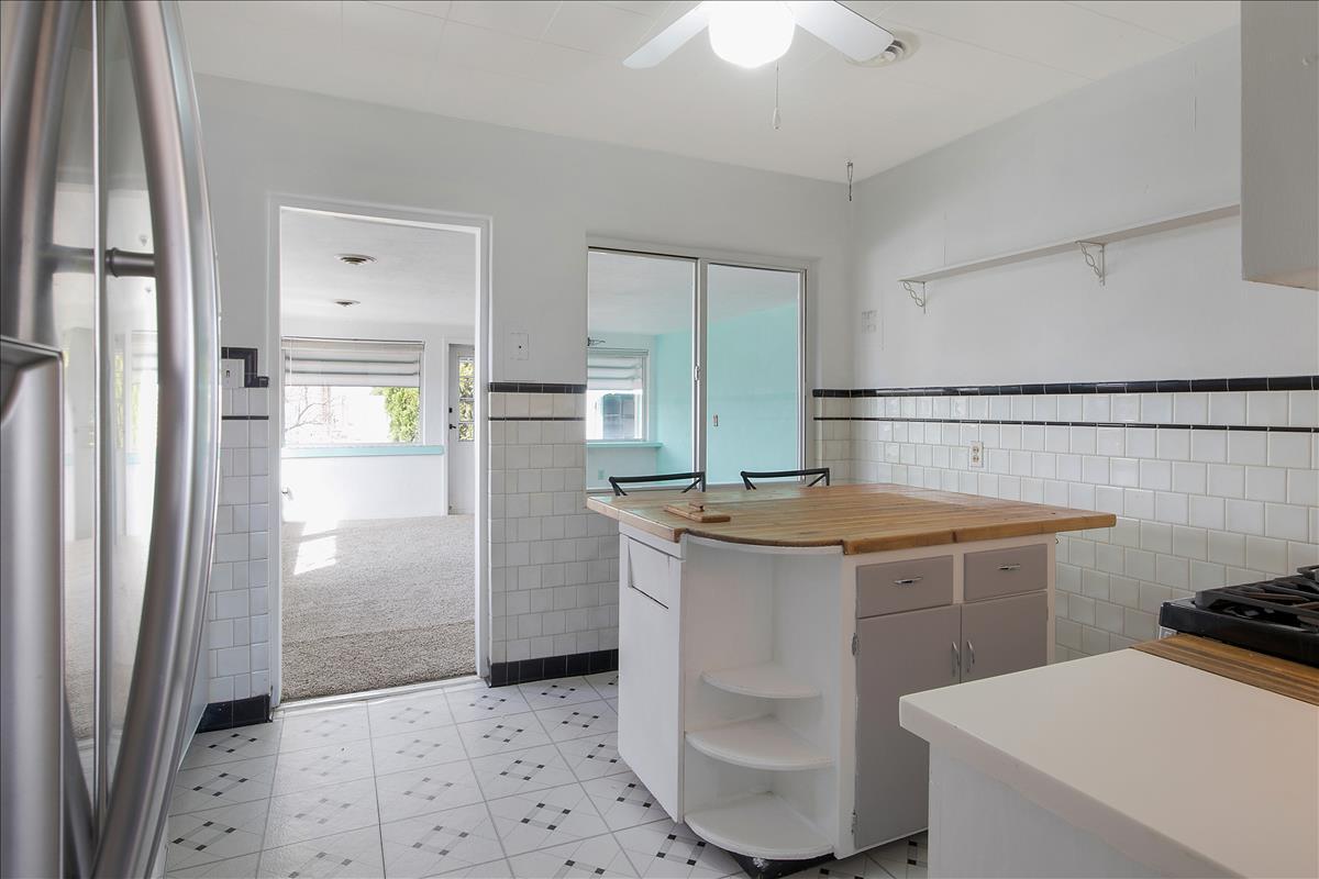 2807 Aliso Drive NE