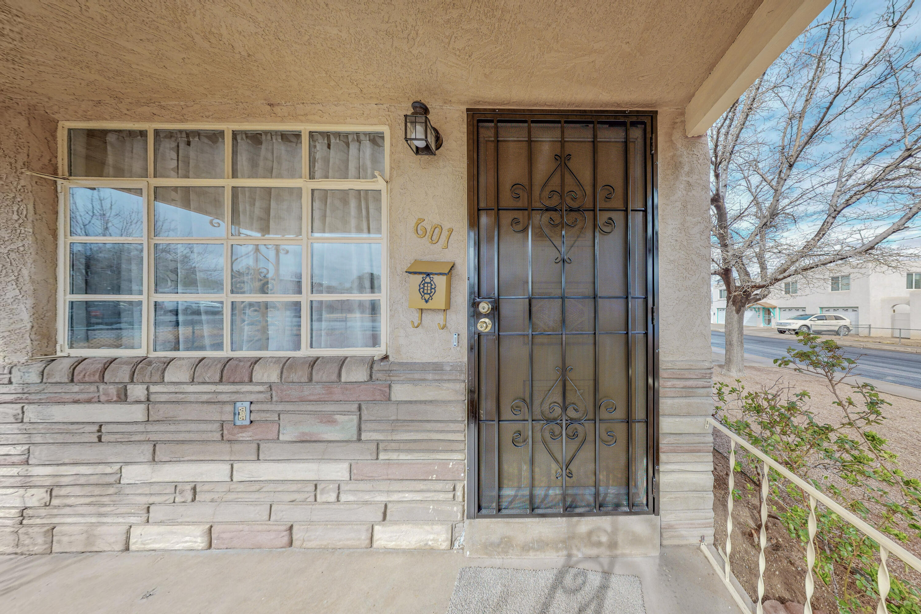 601 CARDENAS Drive SE