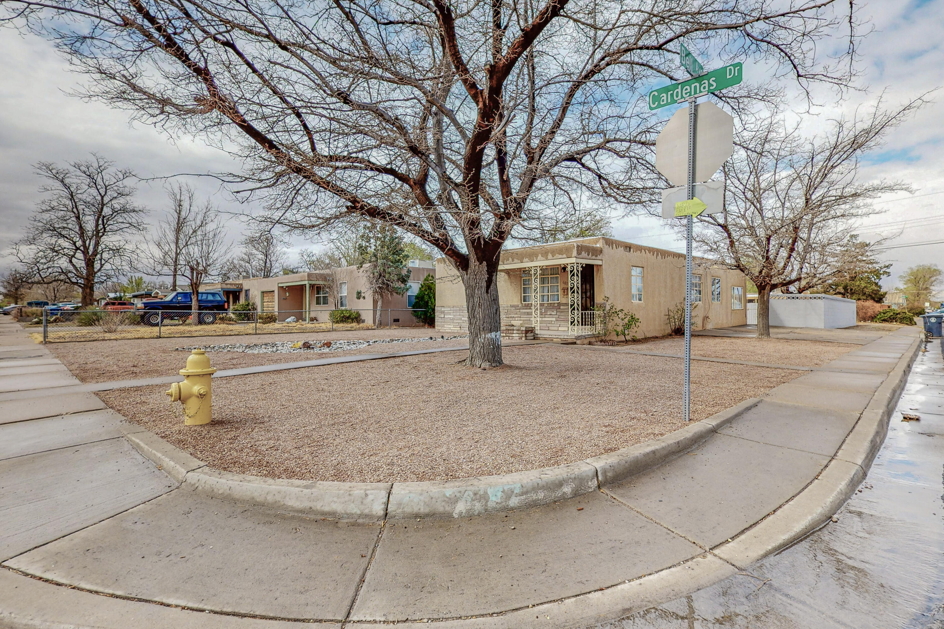 601 CARDENAS Drive SE