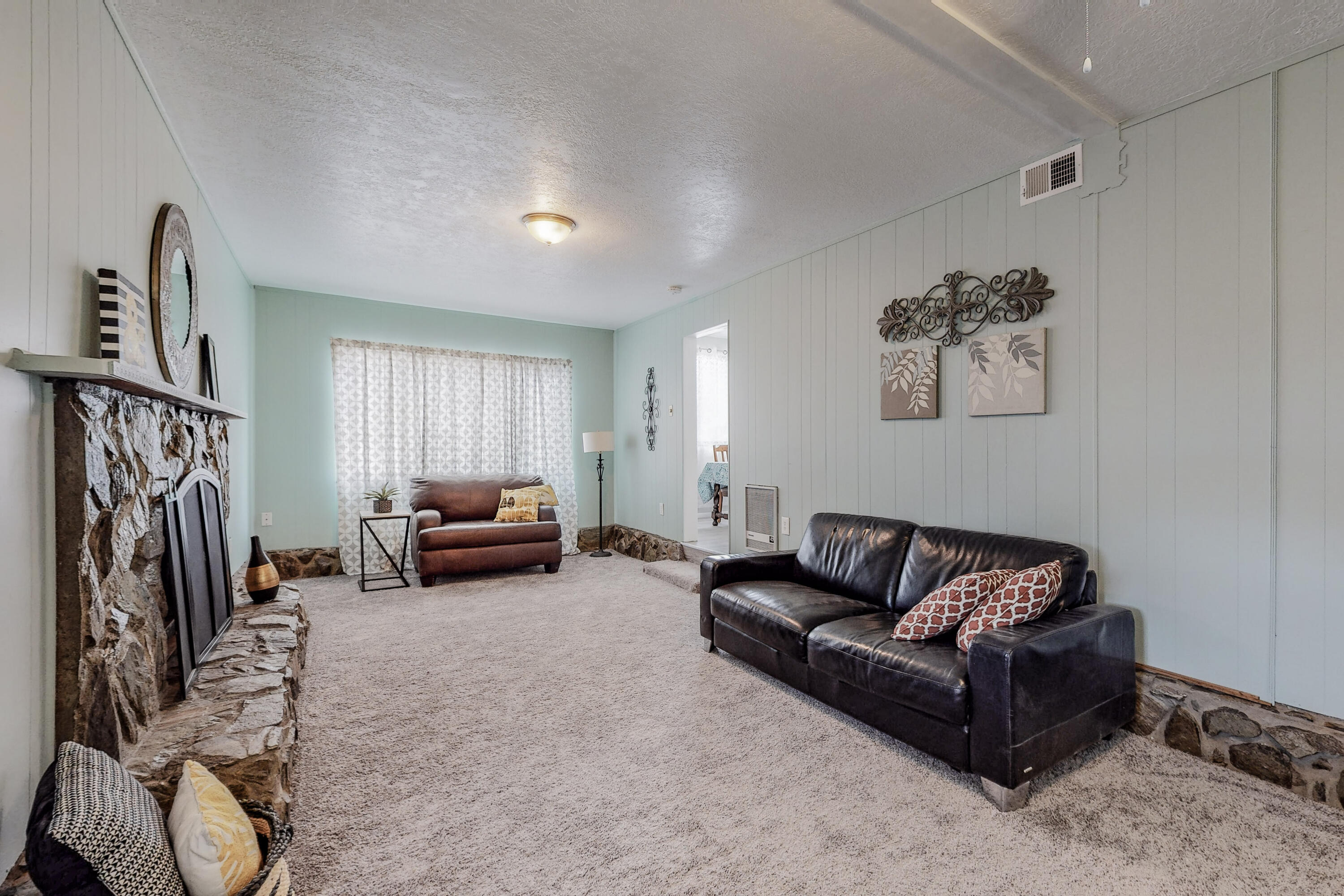 601 CARDENAS Drive SE