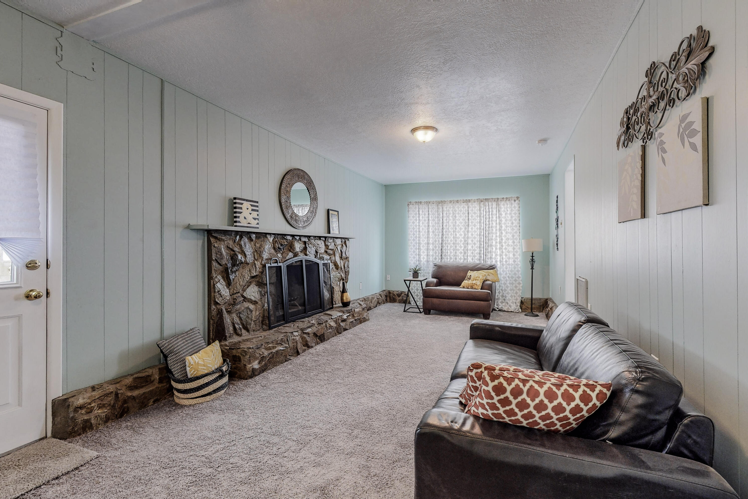 601 CARDENAS Drive SE