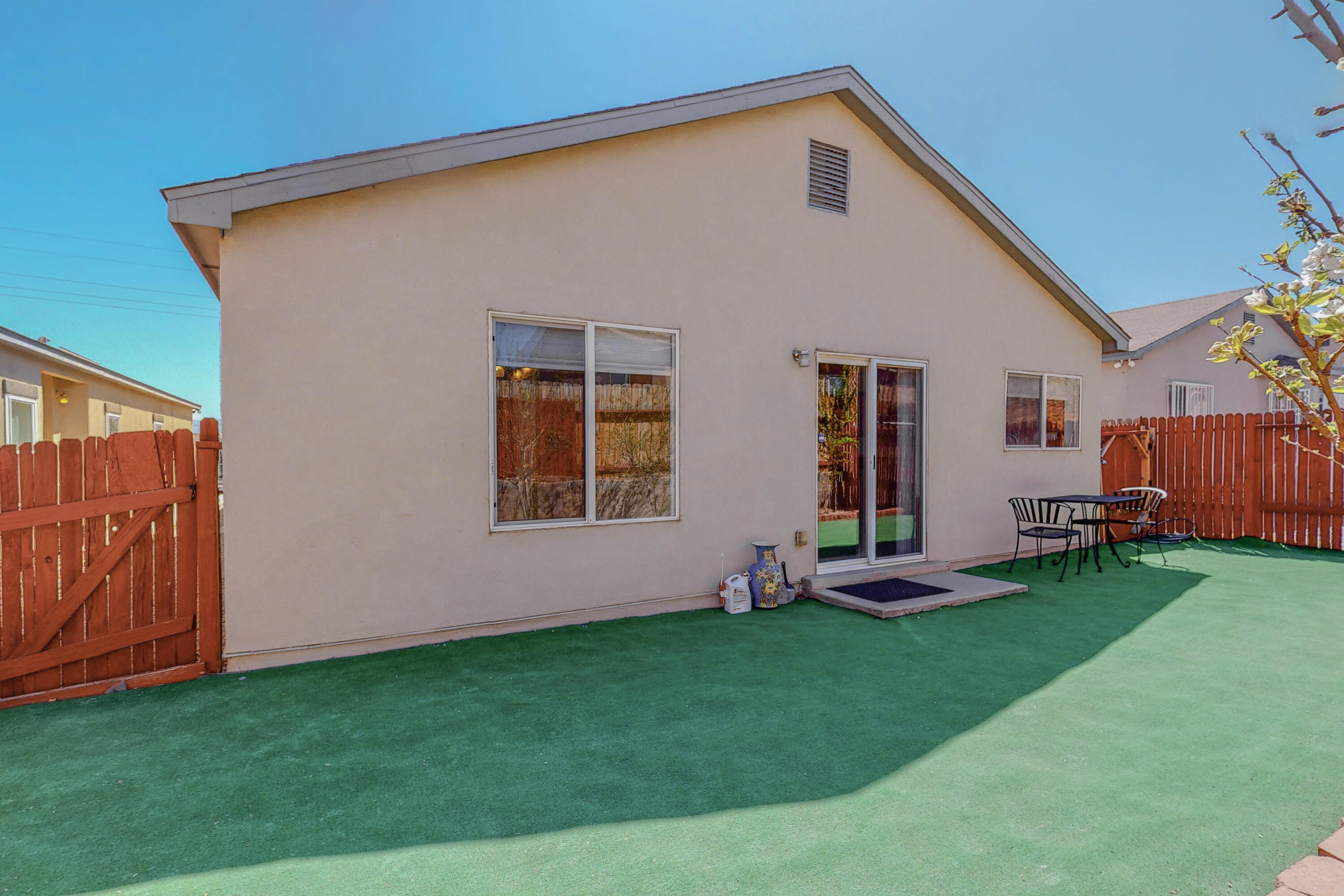 2605 TWIN OAKS Drive NW