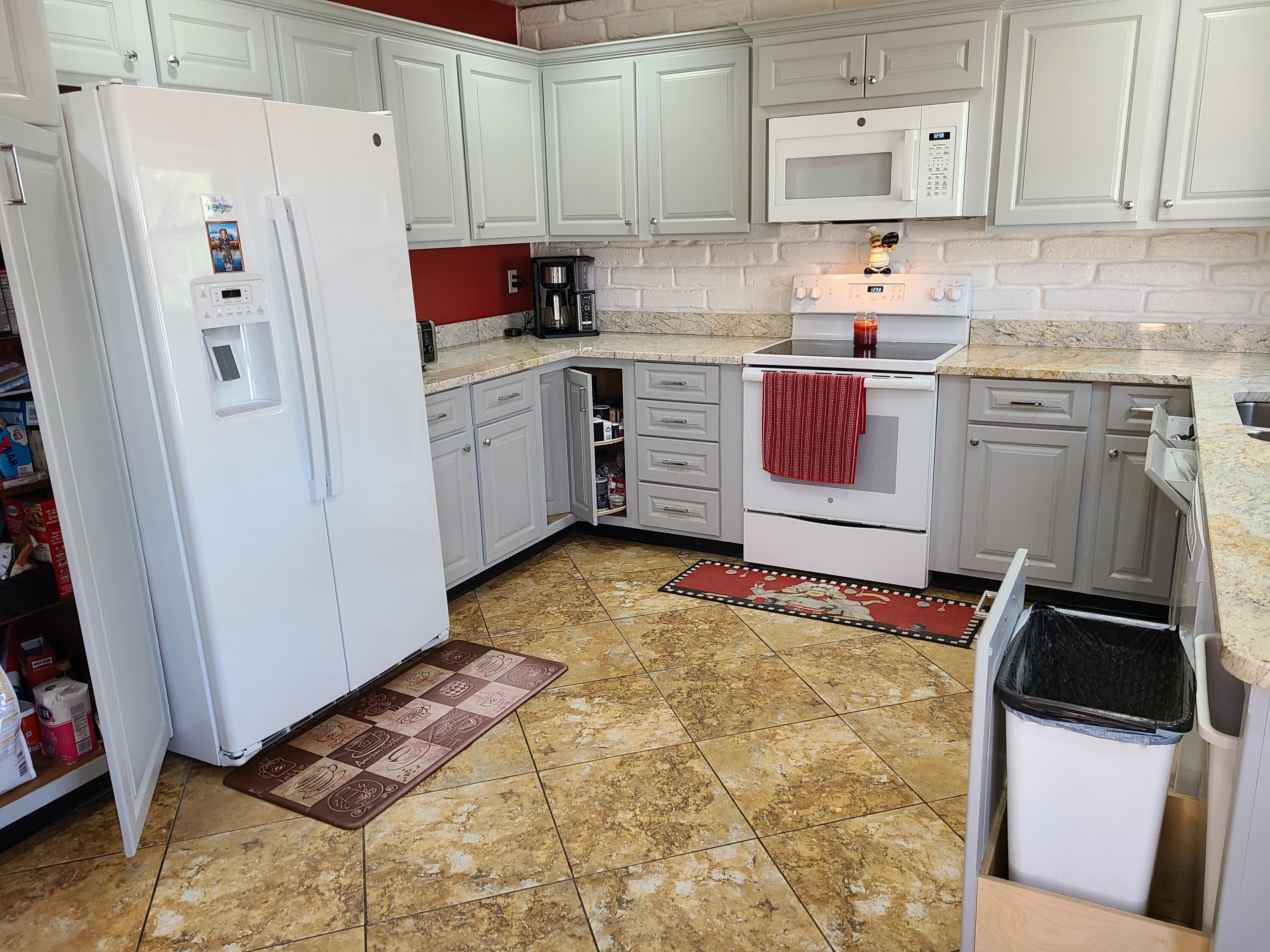 1420 33RD Circle SE