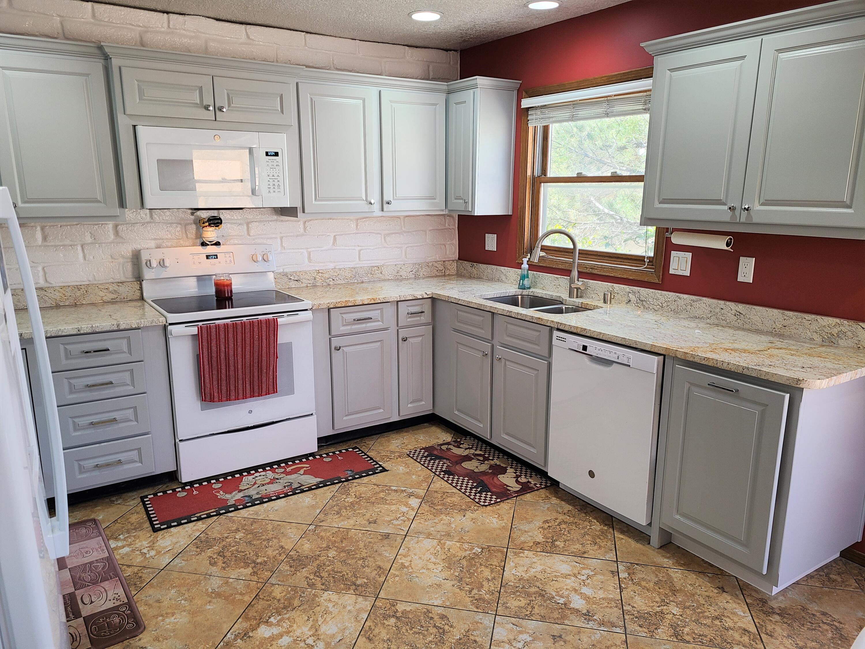 1420 33RD Circle SE