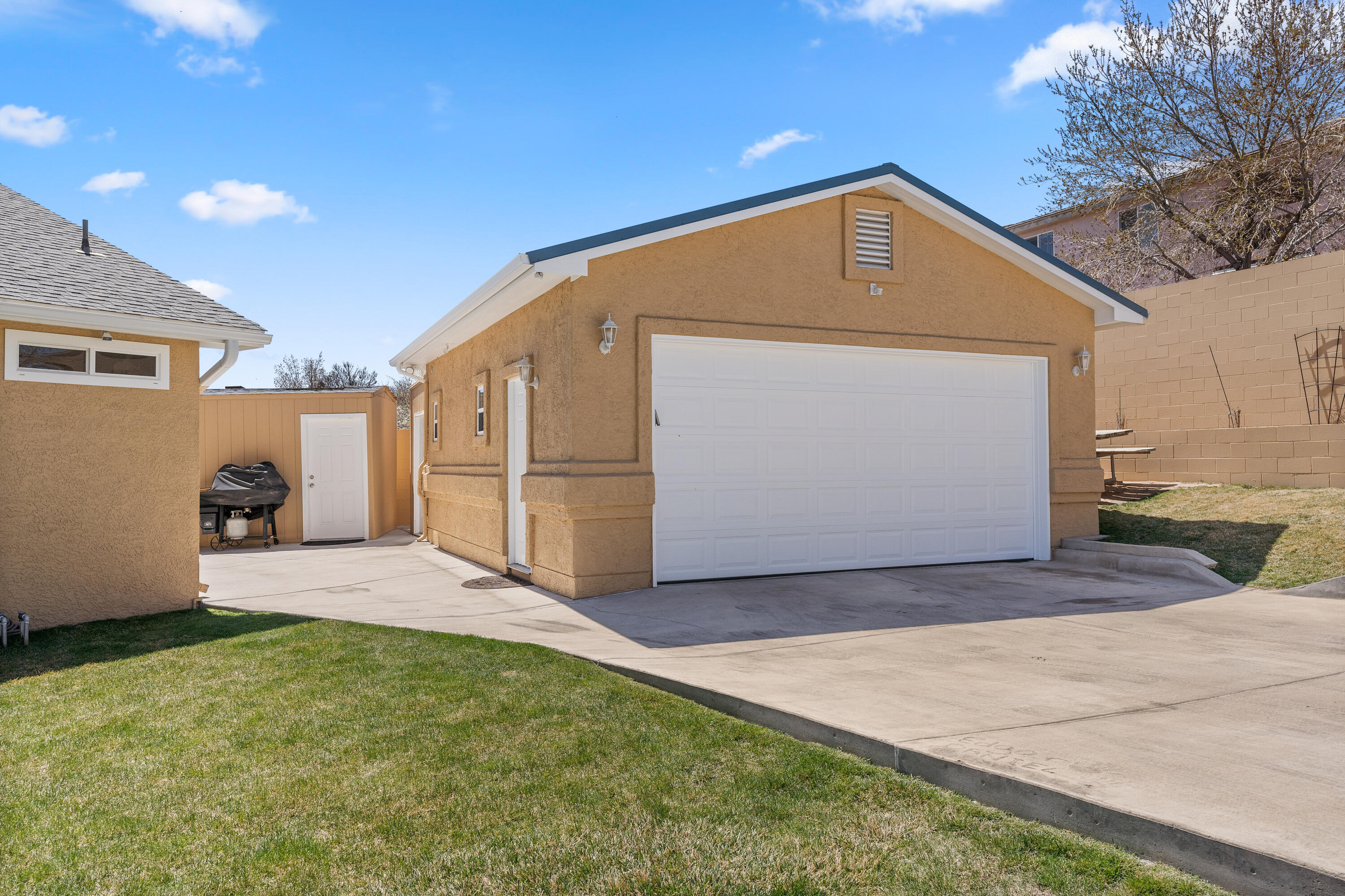 1305 SUMMERFIELD Place SW
