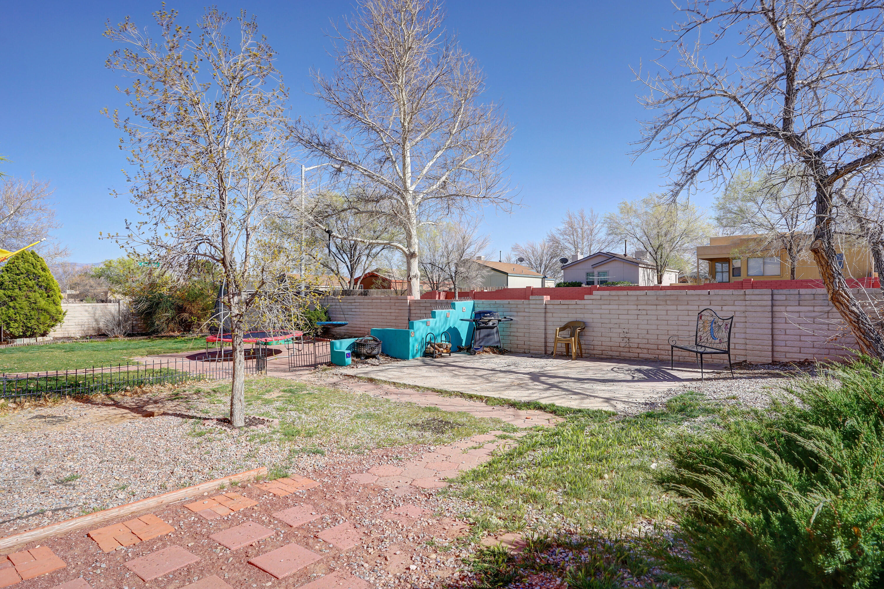 1506 GOLDEN EYE Loop NE