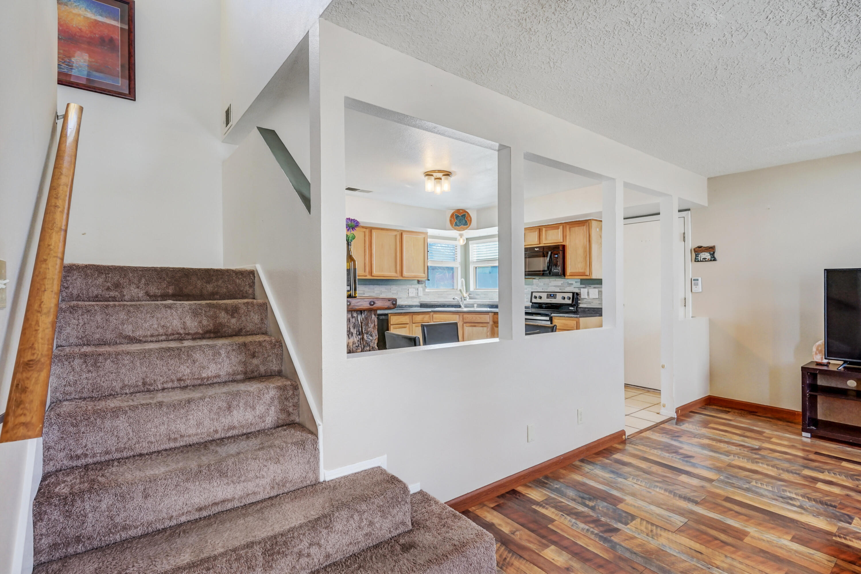 1506 GOLDEN EYE Loop NE