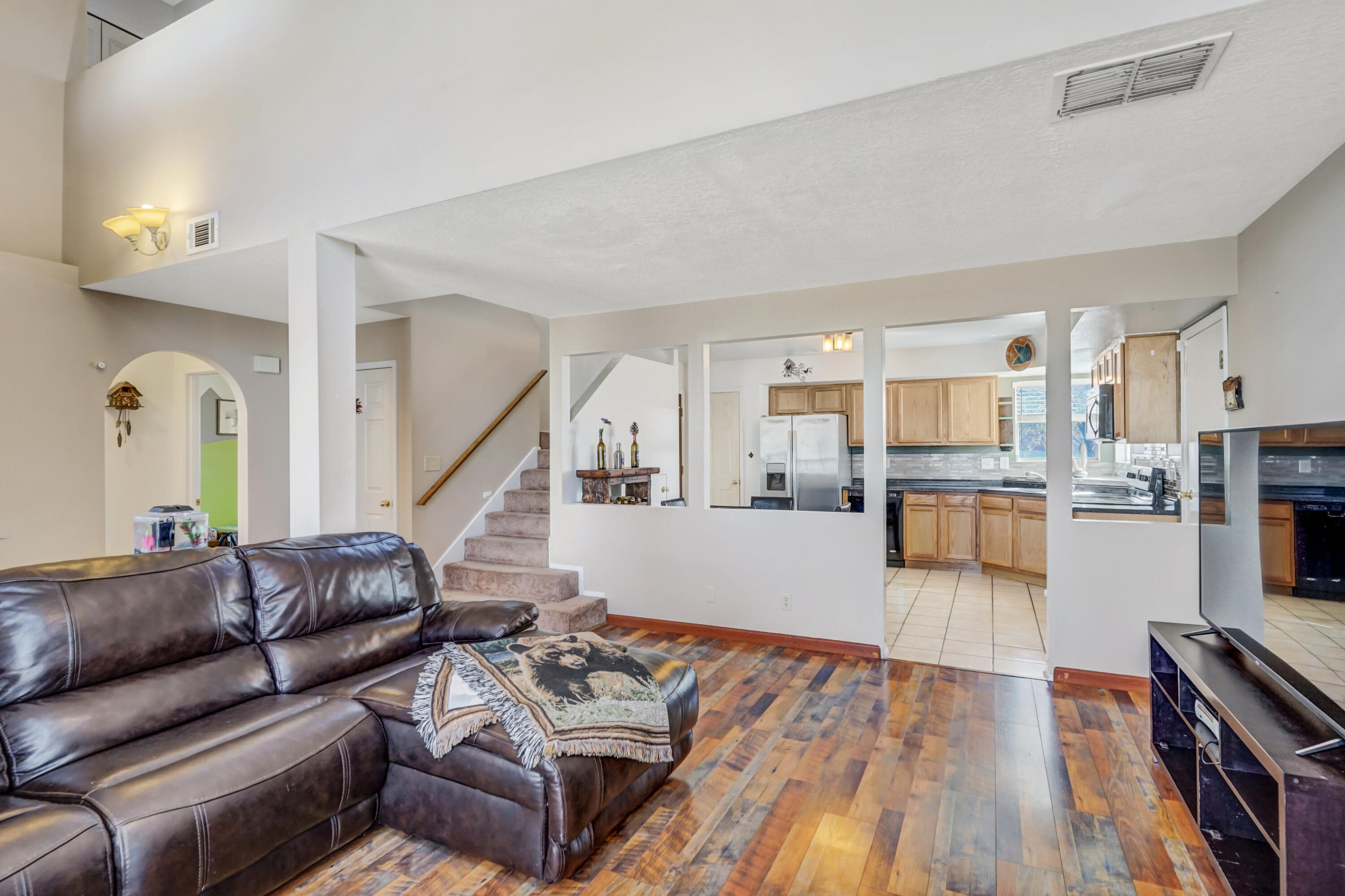 1506 GOLDEN EYE Loop NE