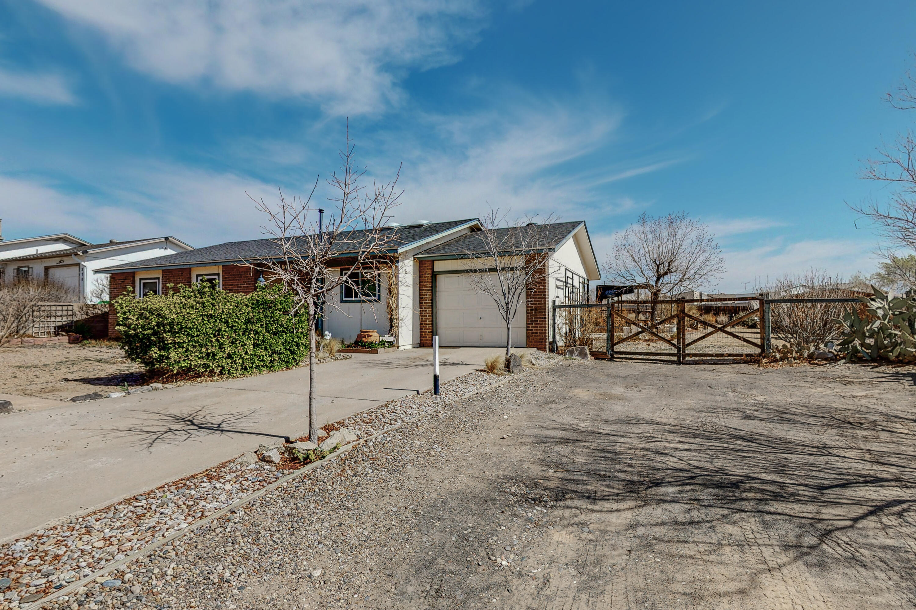 860 AMETHYST Drive NE