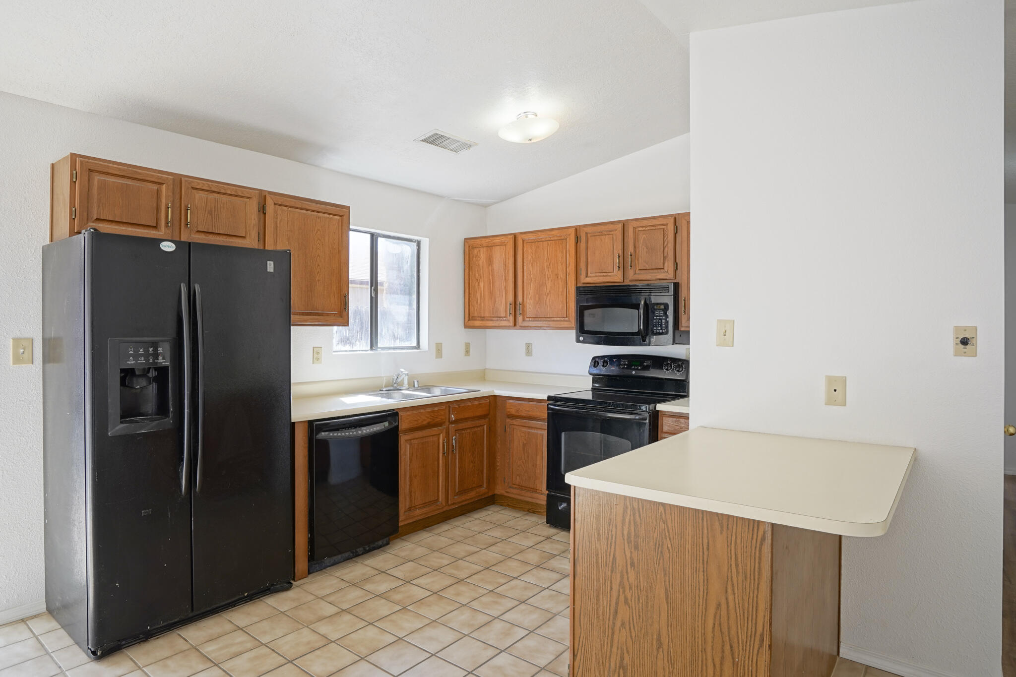 1975 GOMEZ Drive SW