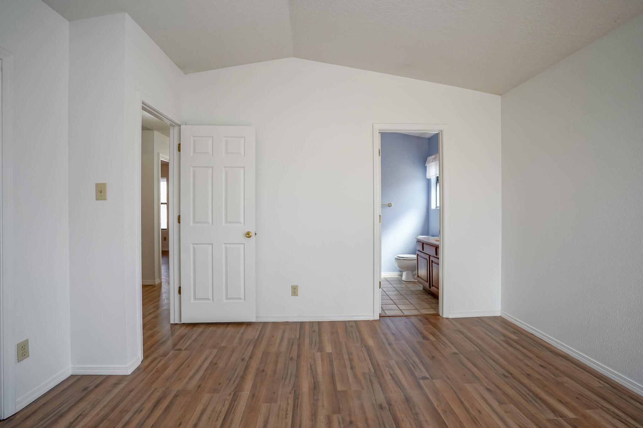 1975 GOMEZ Drive SW