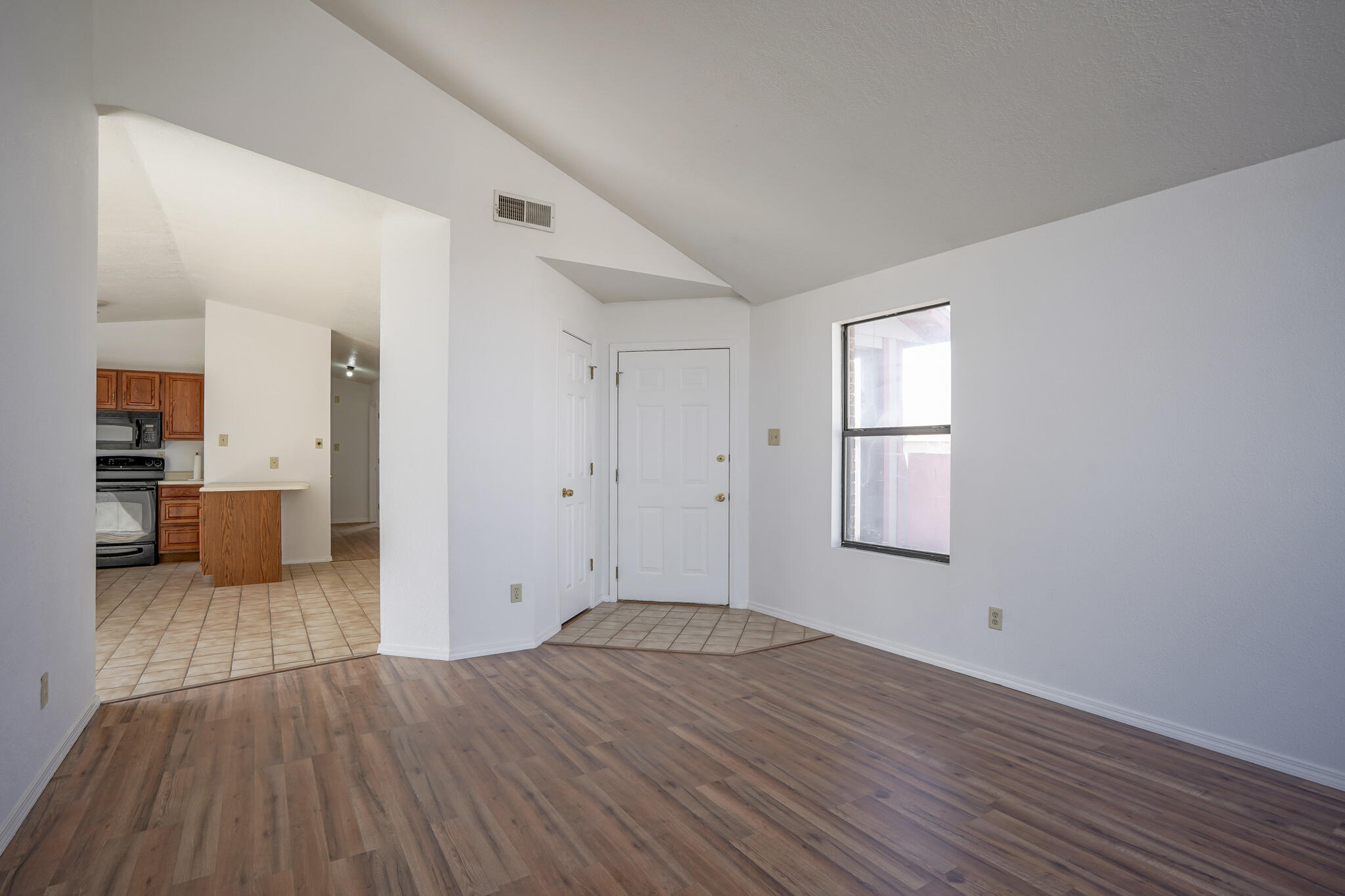 1975 GOMEZ Drive SW