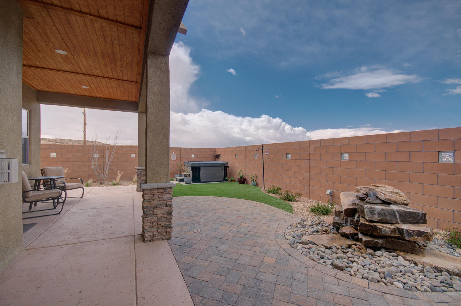 2043 COUGAR RUN Court SE