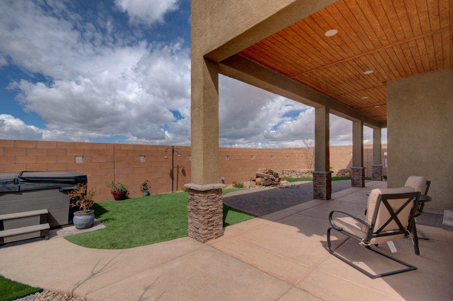 2043 COUGAR RUN Court SE