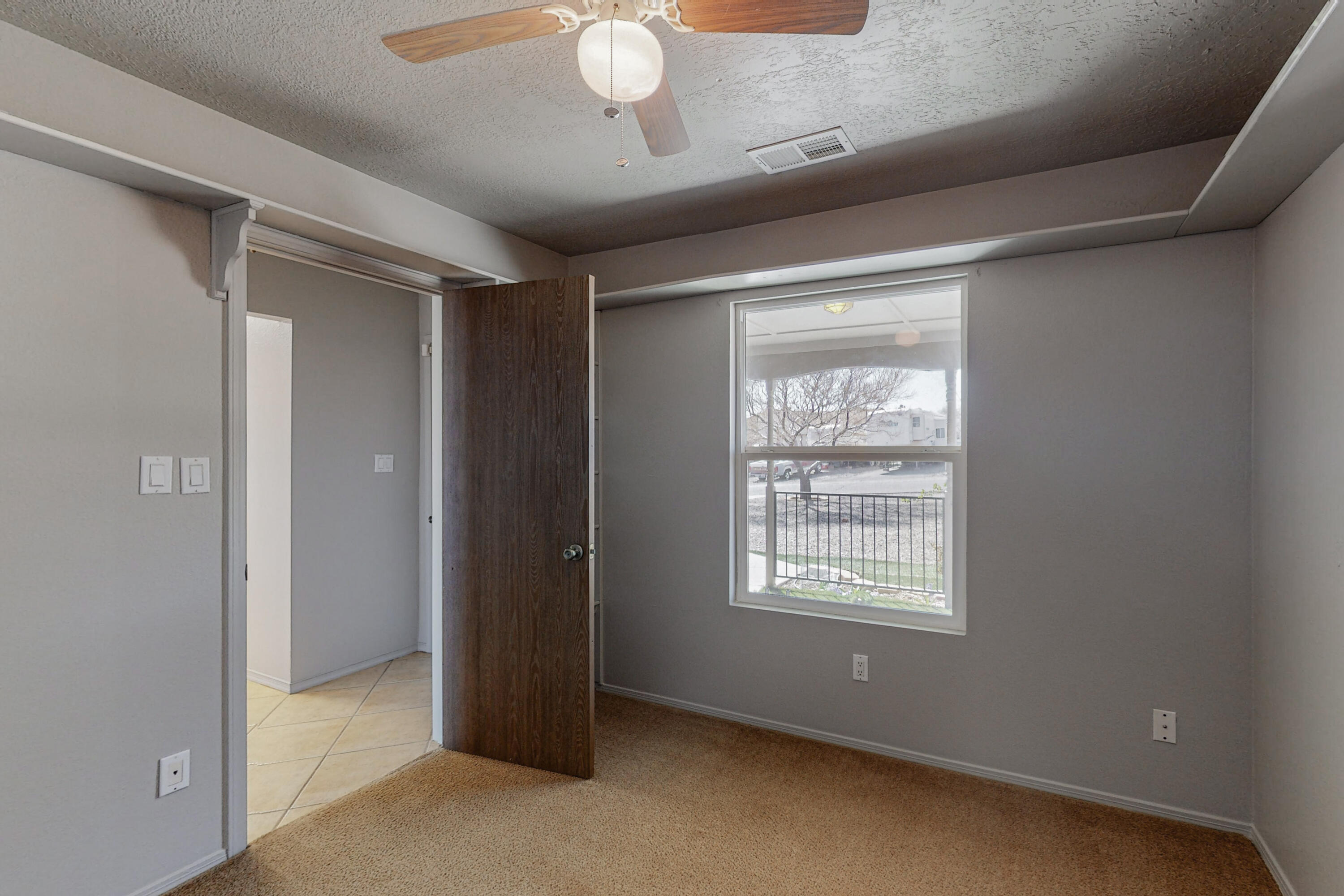 787 EVEREST Road SE