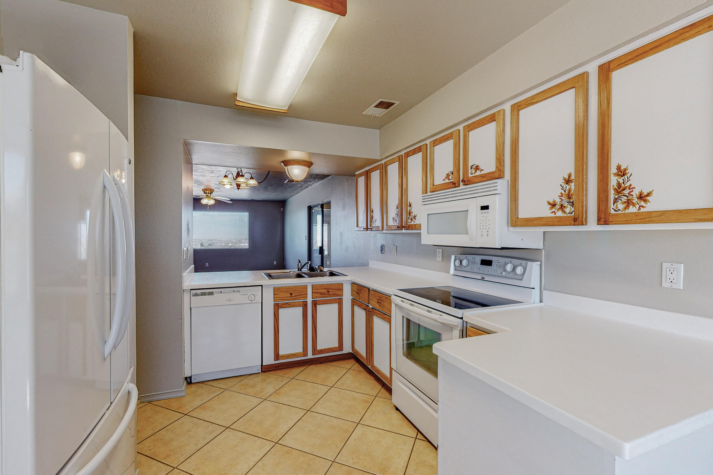 787 EVEREST Road SE