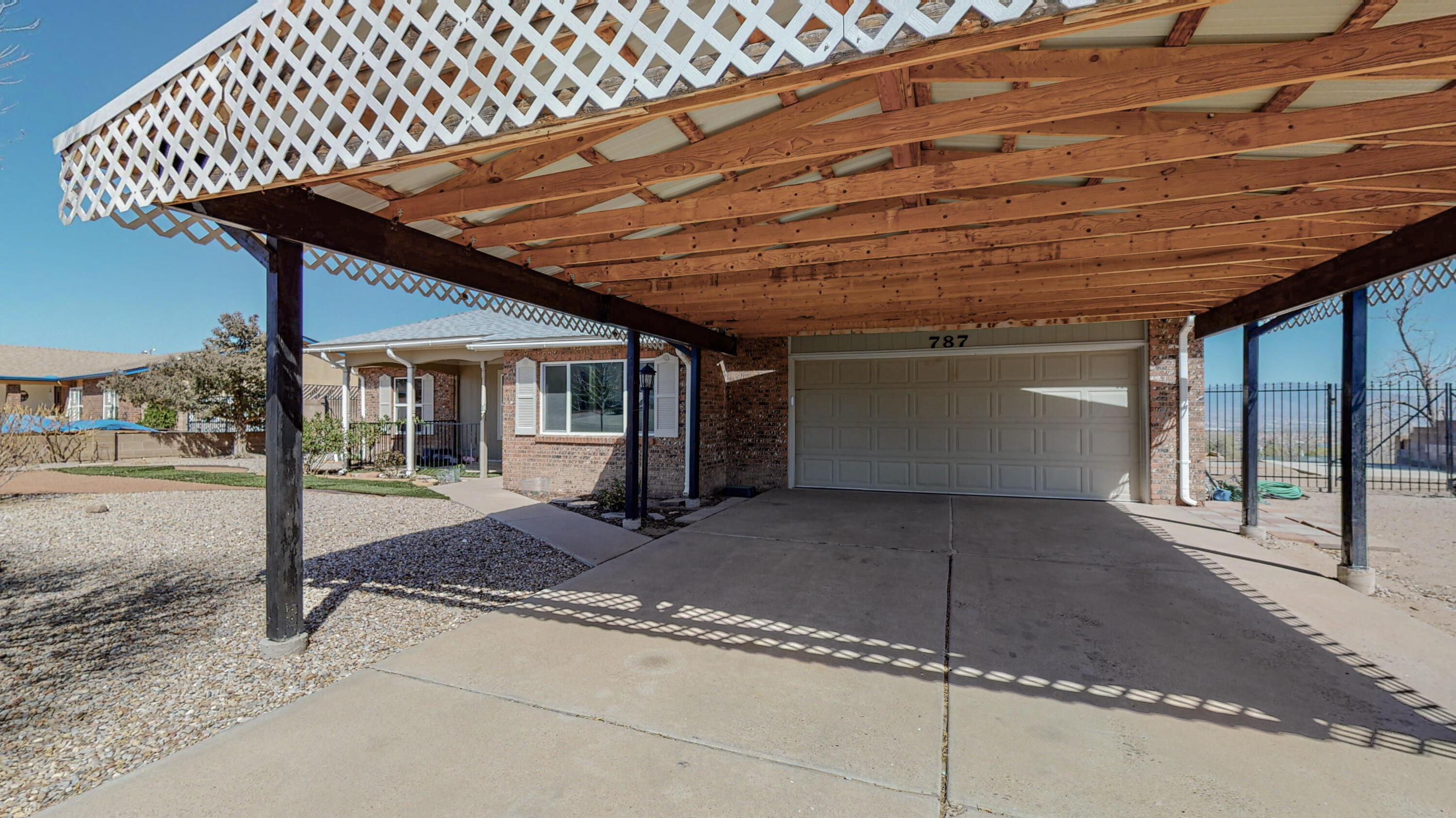 787 EVEREST Road SE