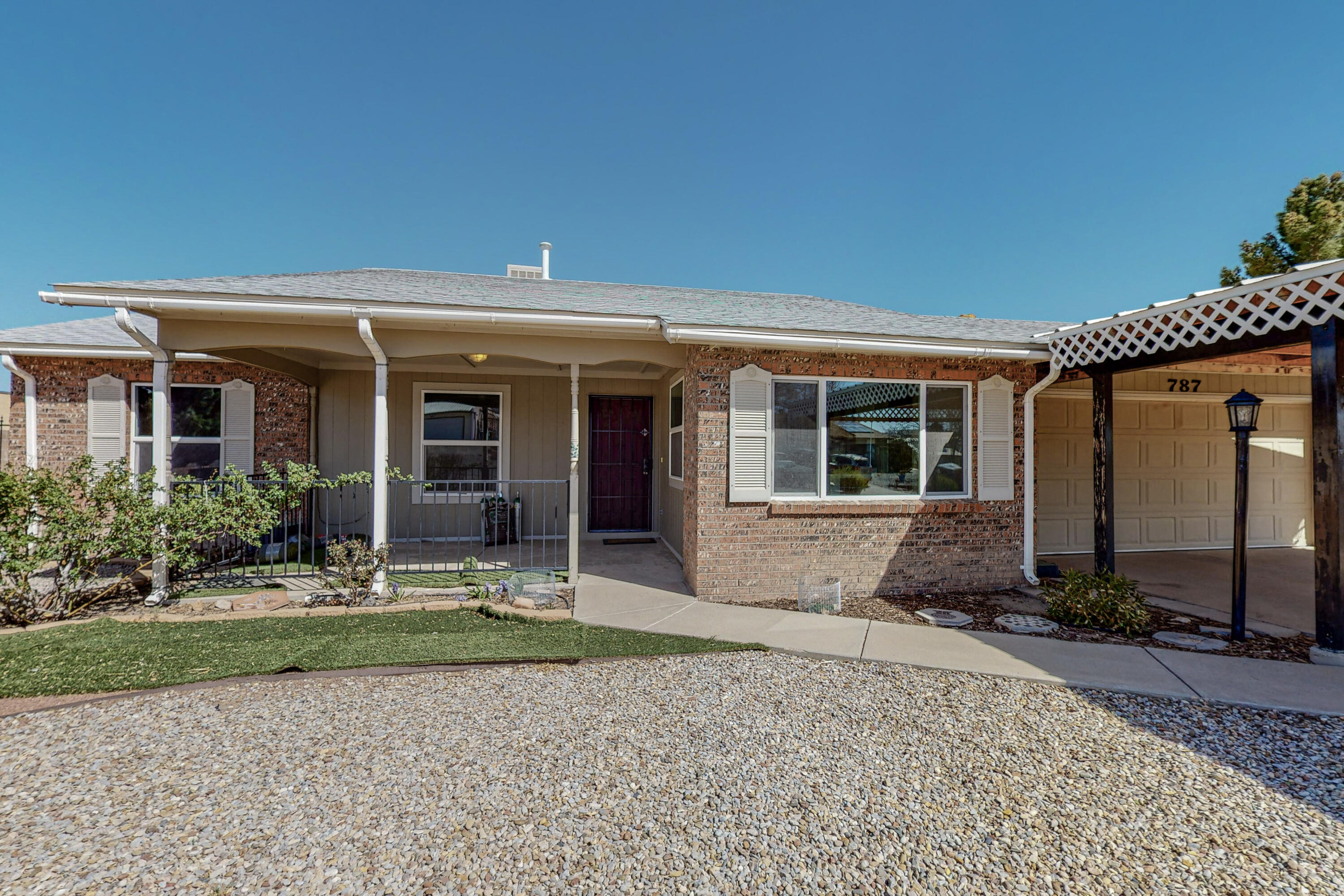 787 EVEREST Road SE