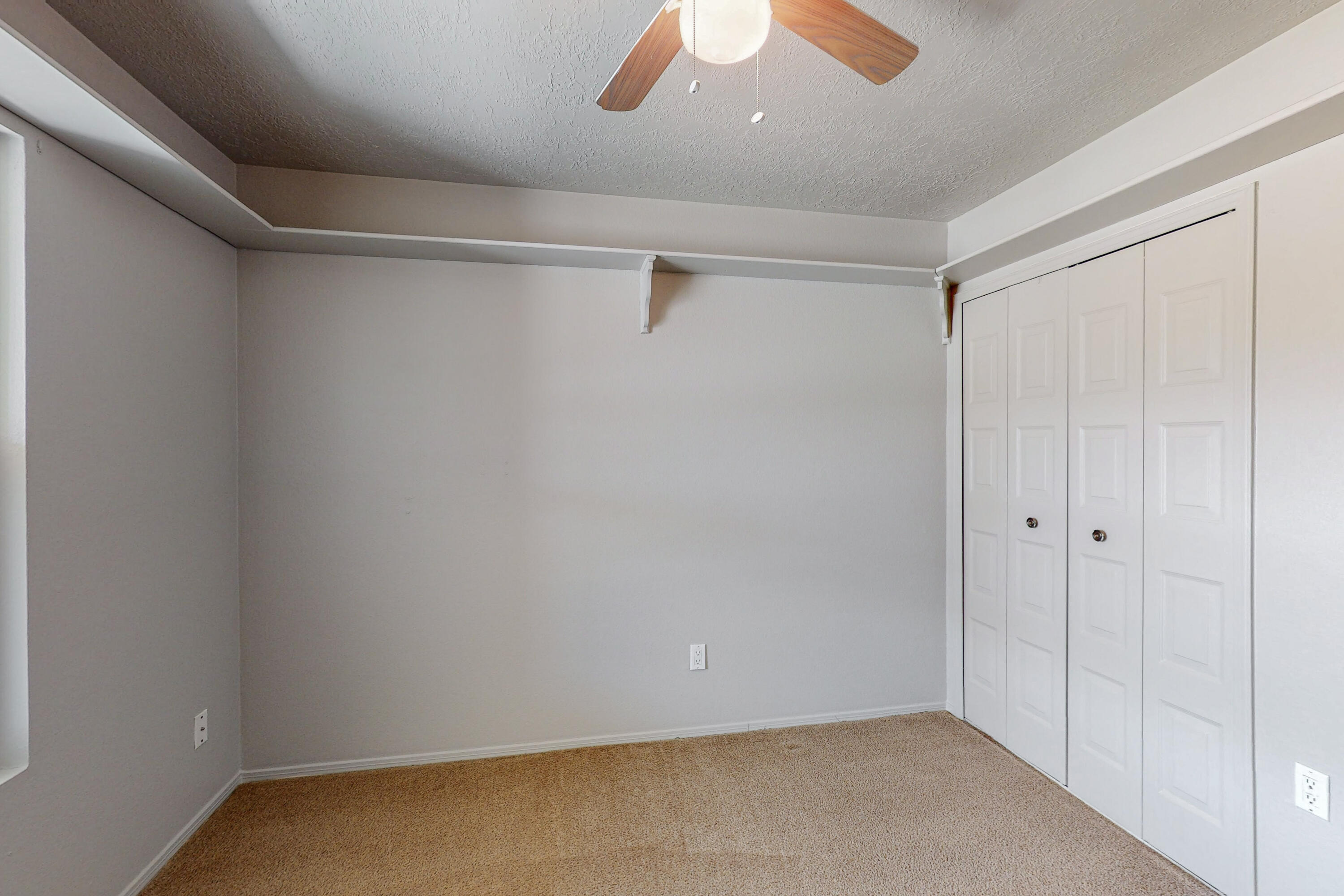 787 EVEREST Road SE