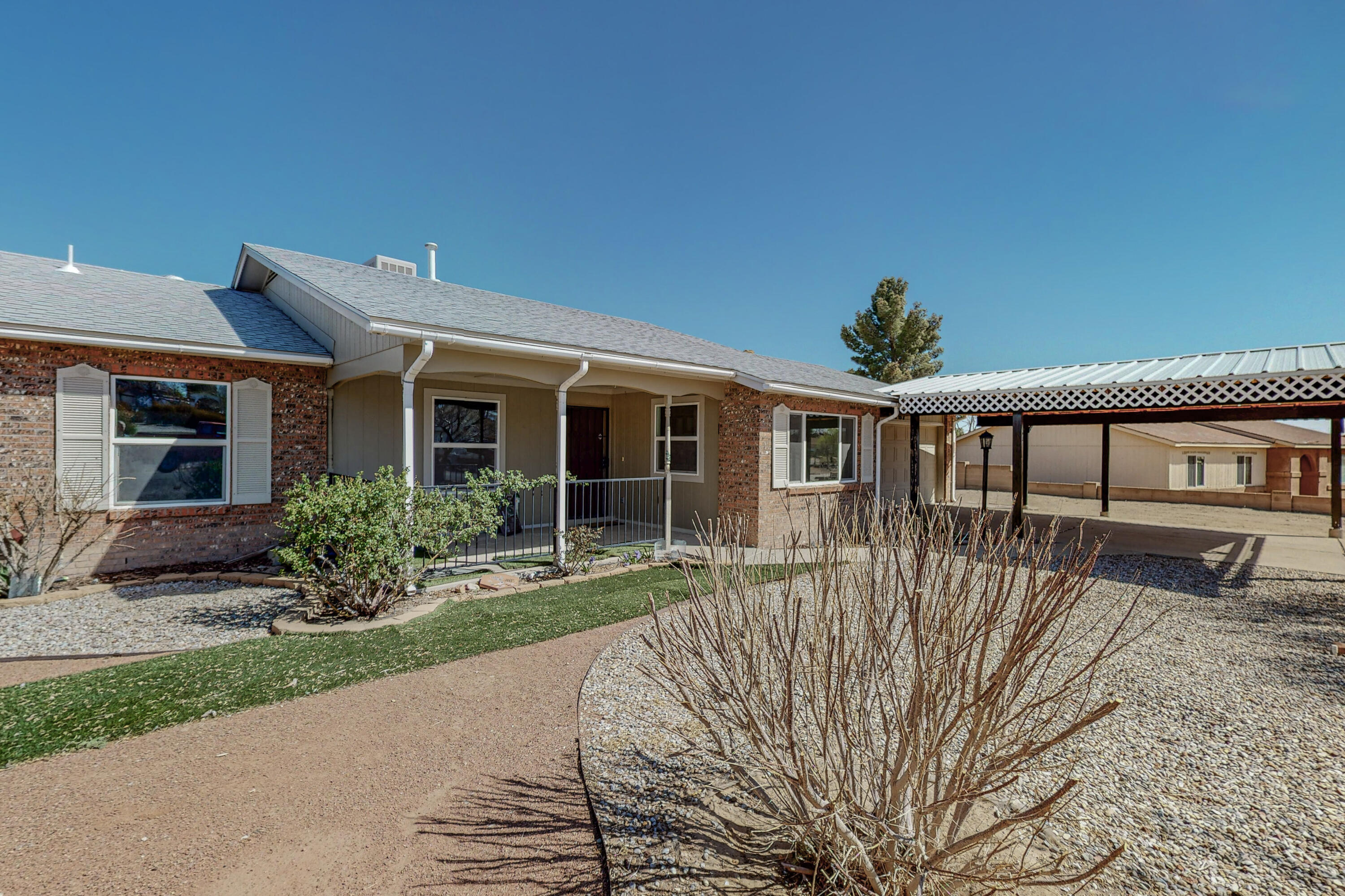 787 EVEREST Road SE