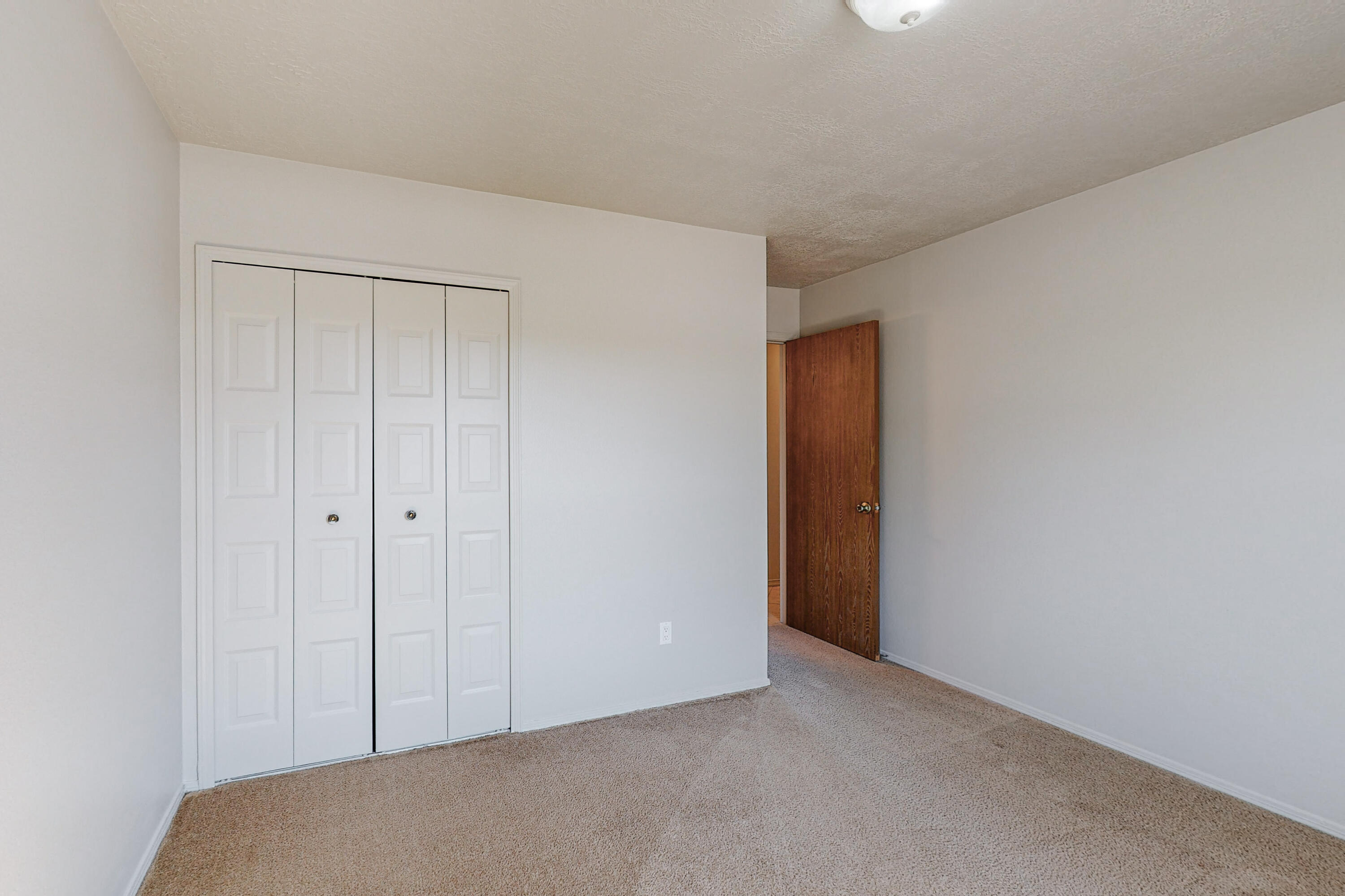 787 EVEREST Road SE