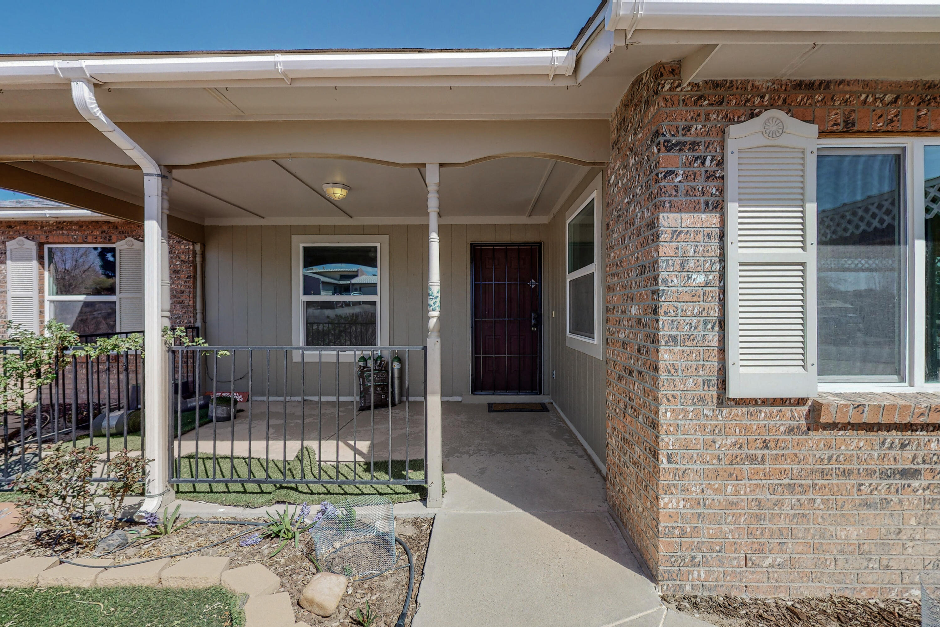 787 EVEREST Road SE
