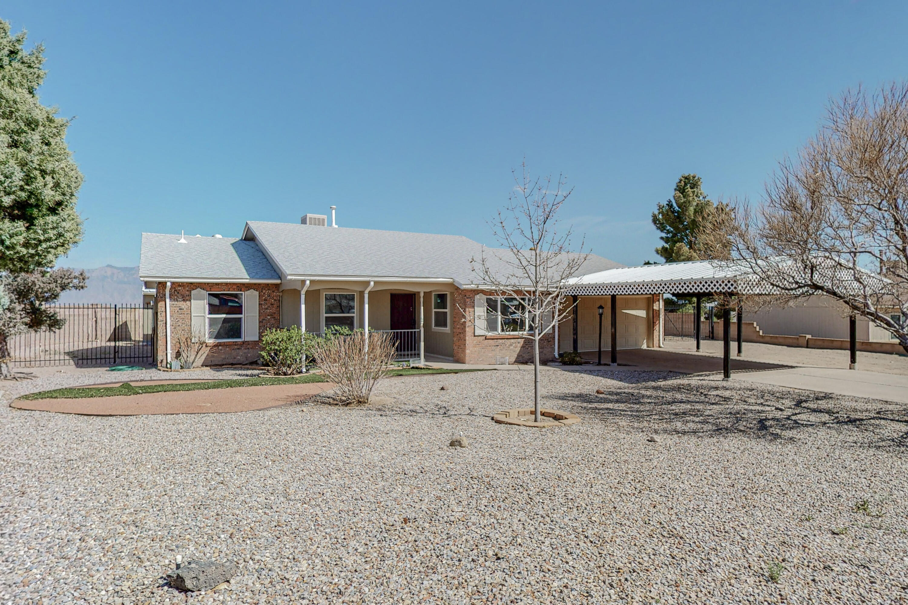 787 EVEREST Road SE