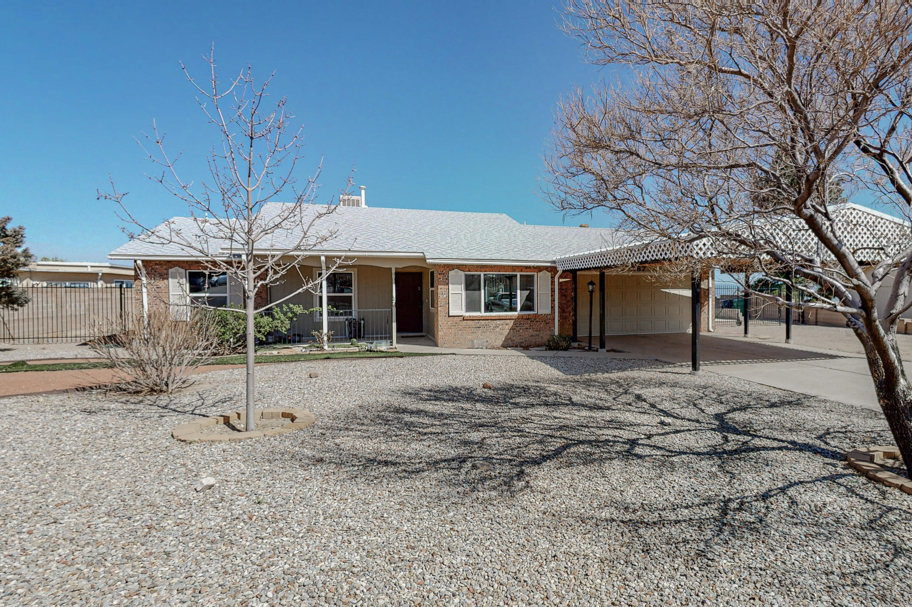787 EVEREST Road SE
